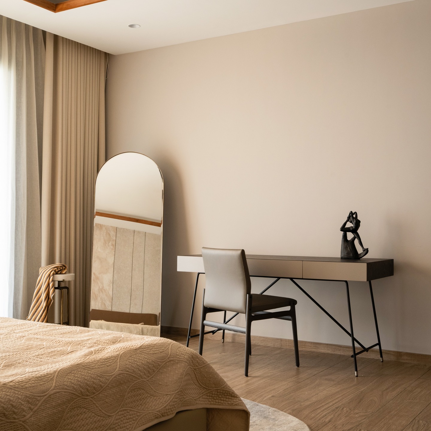 Soft neutrals, warm wood tones, and clean lines ✨
Creating a calm corner where comfort meets elegance.
#MinimalBedroom #ModernInterior #InteriorInspo #NeutralDecor #LuxuryLiving #WarmTones #HomeStyling #InteriorDesignLovers #BedroomGoals #ContemporaryHome #DesignInspiration #ElegantSpaces #CalmVibes #HomeAesthetic #simpleluxury