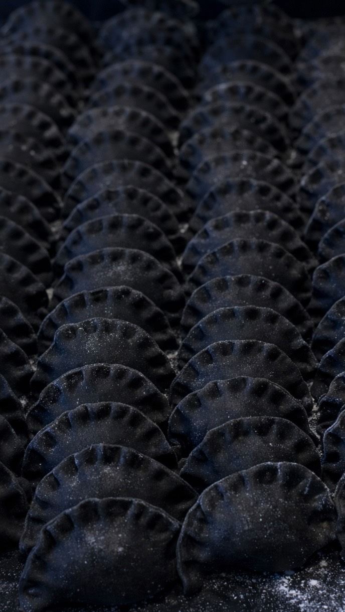 “Patrz, czarne!” Ten kolor wzbudza Wasze największ…