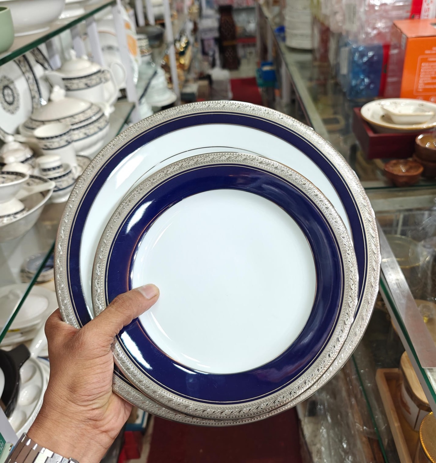 Notitake at 20% Discount - Crestwood Cobalt Platinum
21pcs Dinner set (Dm for details and Price)
#noritake #noritakedinnerware #premium #dinnerset #luxurytableware
Noritake Dinner Set | Premium Crockery | Dinner Set | Wedding Gift | Luxury | Flat 20% Discount |