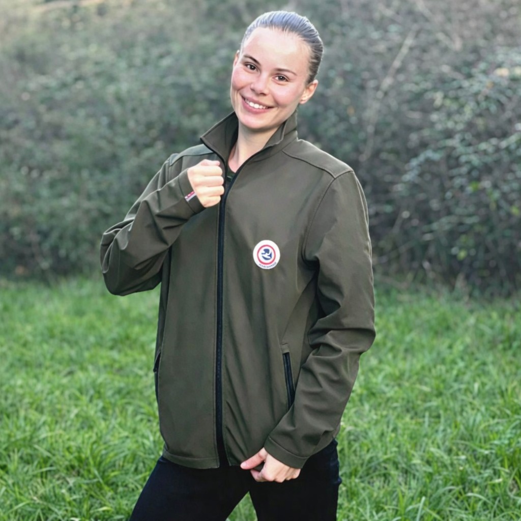 🌿 Confort, style et liberté en pleine nature.
Pensée pour ceux qui vivent dehors, par tous les temps.
Une veste robuste, respirante et engagée — comme vous.
#LeCanardFrancais
#ModeResponsable
#OutdoorStyle
#NatureLovers
#VetementsDurables
#EspritLittoral
#AventureQuotidienne
#EcoResponsable
#MadeWithCare
#PleinAir