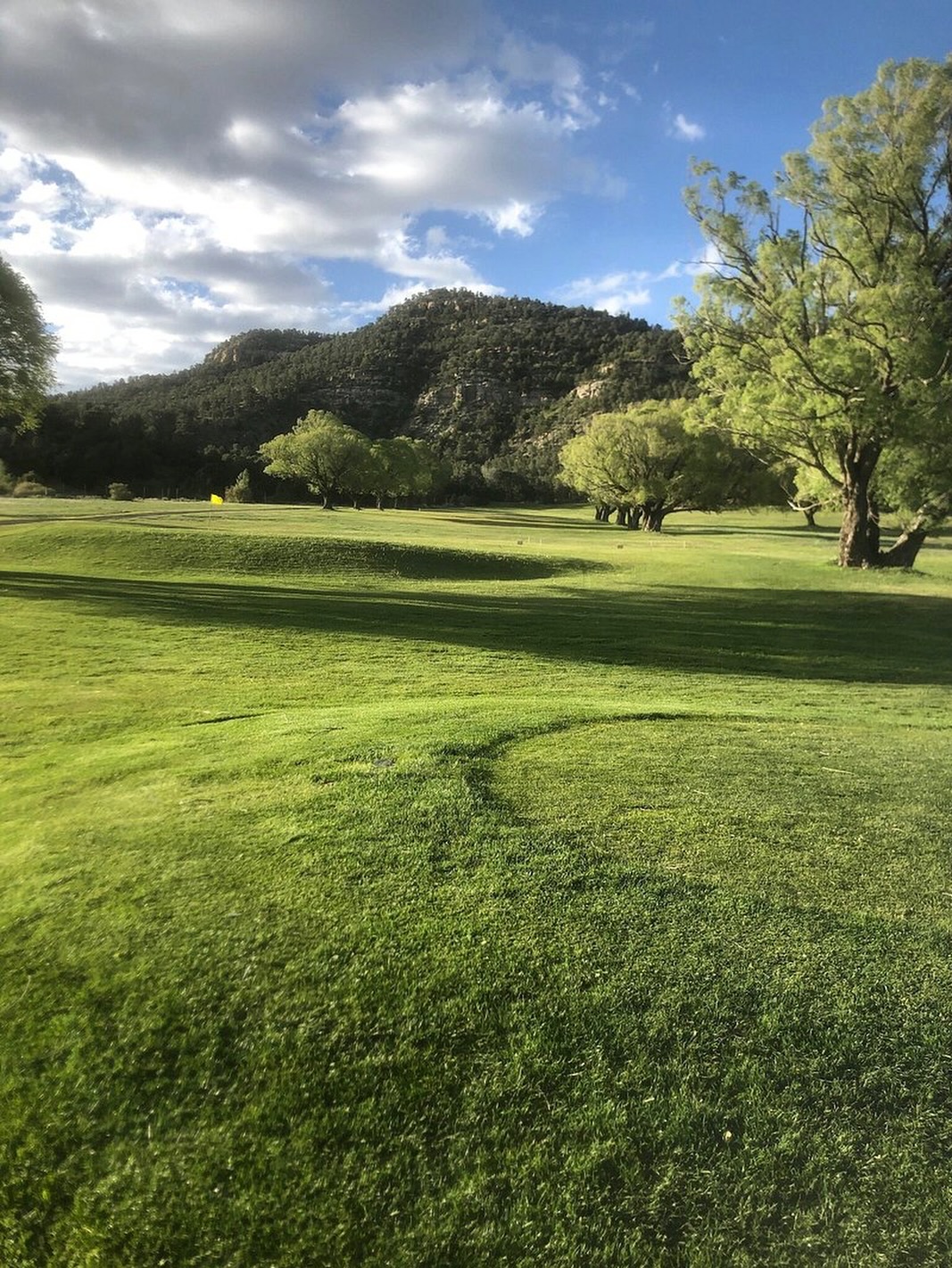 Hole-in-one! Raton Golf Course & Country Club is calling you name⛳️
📸: Joe P.
#TheWildDivide #ColfaxCounty #VisitColfaxCounty #NewMexico #NewMexicoTrue