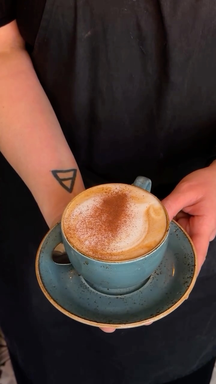 One of the questions we get asked the most is, “What is a dirty chai?” So here you go! ☕️🙌🏻🧡
#chillibs #chillibhitchin #brunchinhitchin #hitchineats #hitchincafe