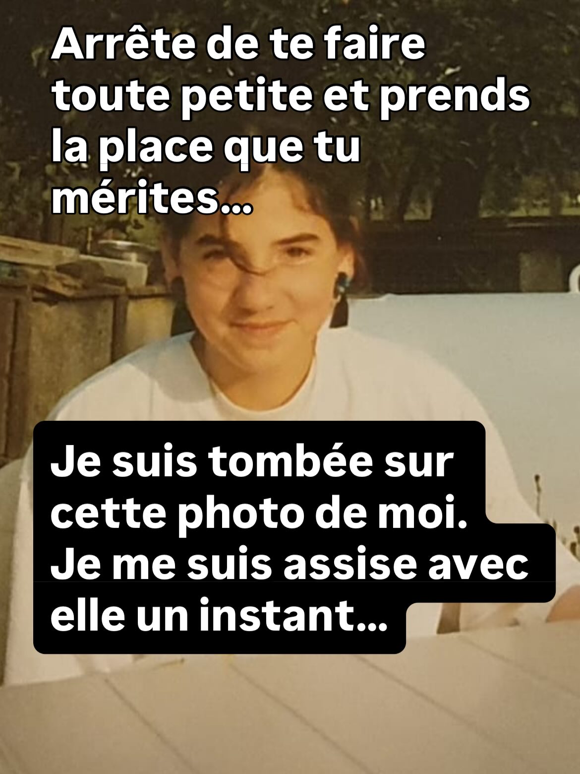 Avant je pensais que me faire toute petite, c’était de la maturité.
En réalité, c’était de la survie.
En me regardant plus jeune, je ressens de la compassion.
Trouve une photo de toi plus jeune.
Parle-lui…
Et demande-toi : qu’essaie de te dire ta future version là maintenant?
#Inébranlable #ReprendsTaPlace #CoachingDeVie