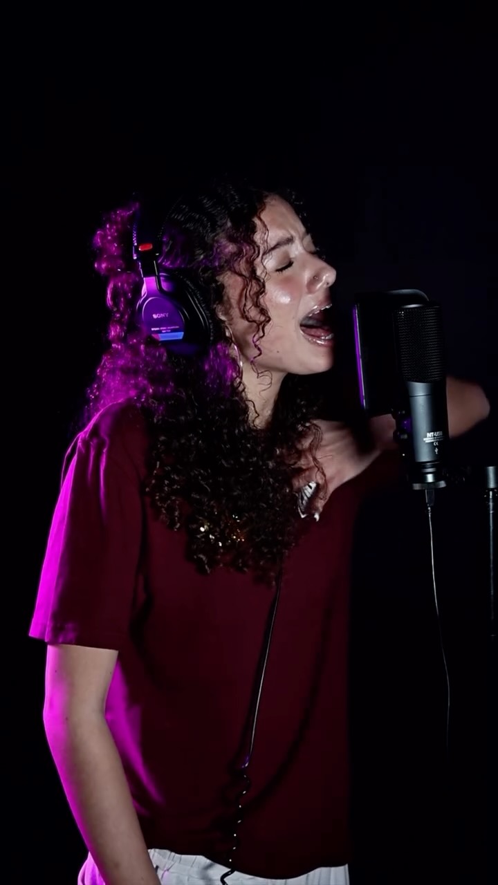 CopperLIVE🎙️
Every week we’re opening the studio doors and sharing a little vocal moment from our singing lesson students
At Copper, lessons aren’t just about technique… they’re about storytelling, confidence, and finding your sound.
🎤 Eden B
🎶 They just keep moving the Line - SMASH
#CopperStudios #MusicalTheatre #VocalCoaching
