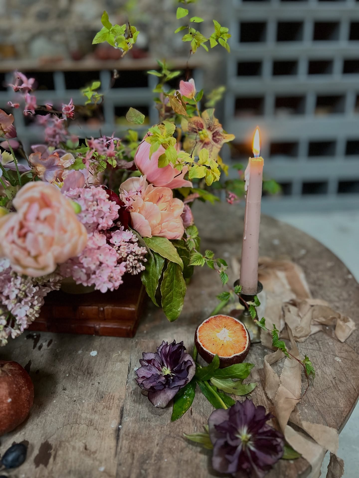 Not just flowers.
Not just a table.
But mood. Memory. Meaning.
The kind of beauty that makes you want to stay a little longer.
Dreaming of coming back, @fleuropean 🤎