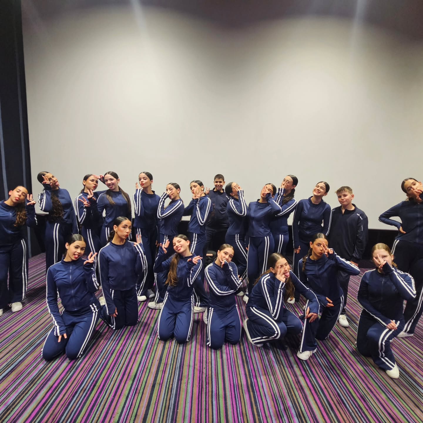 סיפורה של להקה צעירה
גם בגיל וגם בוותק.
מוקפצת רמה ב @ibelieve_il
זוכה מקום ראשון מתחום ההיפ הופ
ומקום שלישי בקטגוריה כולה.
@shaba___shaybahrami על הכוריאוגרפיה והניהול הצמוד
אנחנו סופר גאים בכן💜🤘
keep going💪💪💪