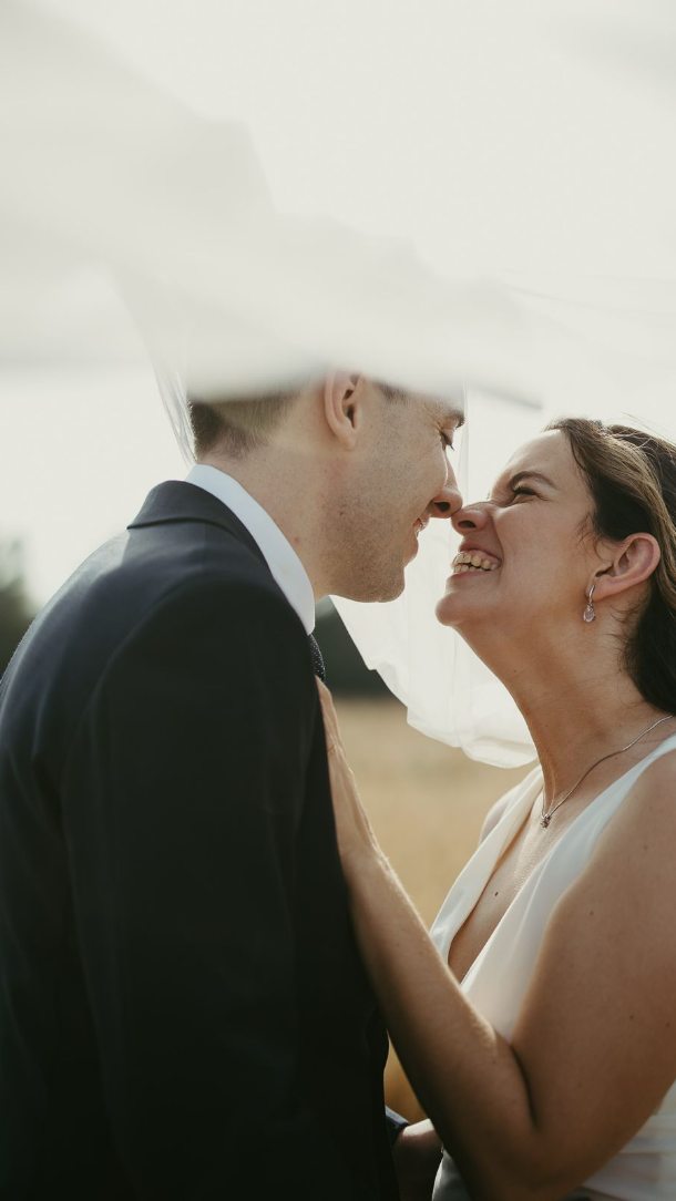 I si juguem amb el vel?
✨✨✨
#casamentcatalunya #fotografiacasament #weddingphotographer #weddingphotography #fotografiadebodas