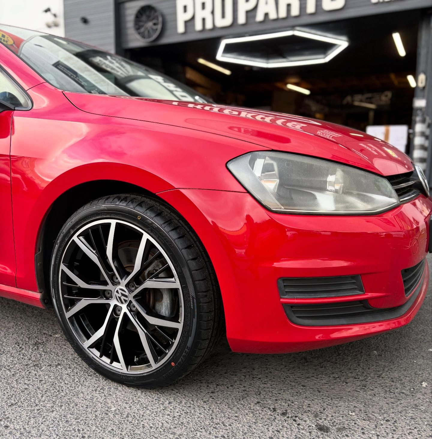 VW Golf in for 18” Santiago style alloys and tyre package 🔥
