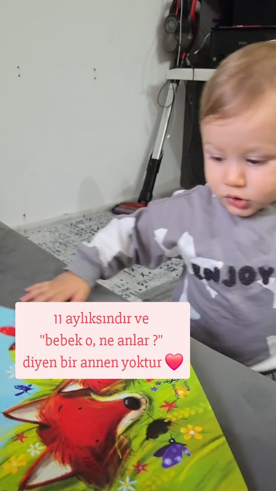 Bebek o ne anlar? Kitapları kitaplığa koyup kendisi istediği kitabı alabiliyor❤️
Sözle kendinizi ifade ettiğimiz sürece her şeyi, her şeyi anlıyorlar 😍 Daha fazlası icin takip etmeyi, ailemize katılmayı unutmayın 🫶✨️🍀
.
.
#annebebek #bebekgelişimi #bebek #baby #bebeketkinlikleri