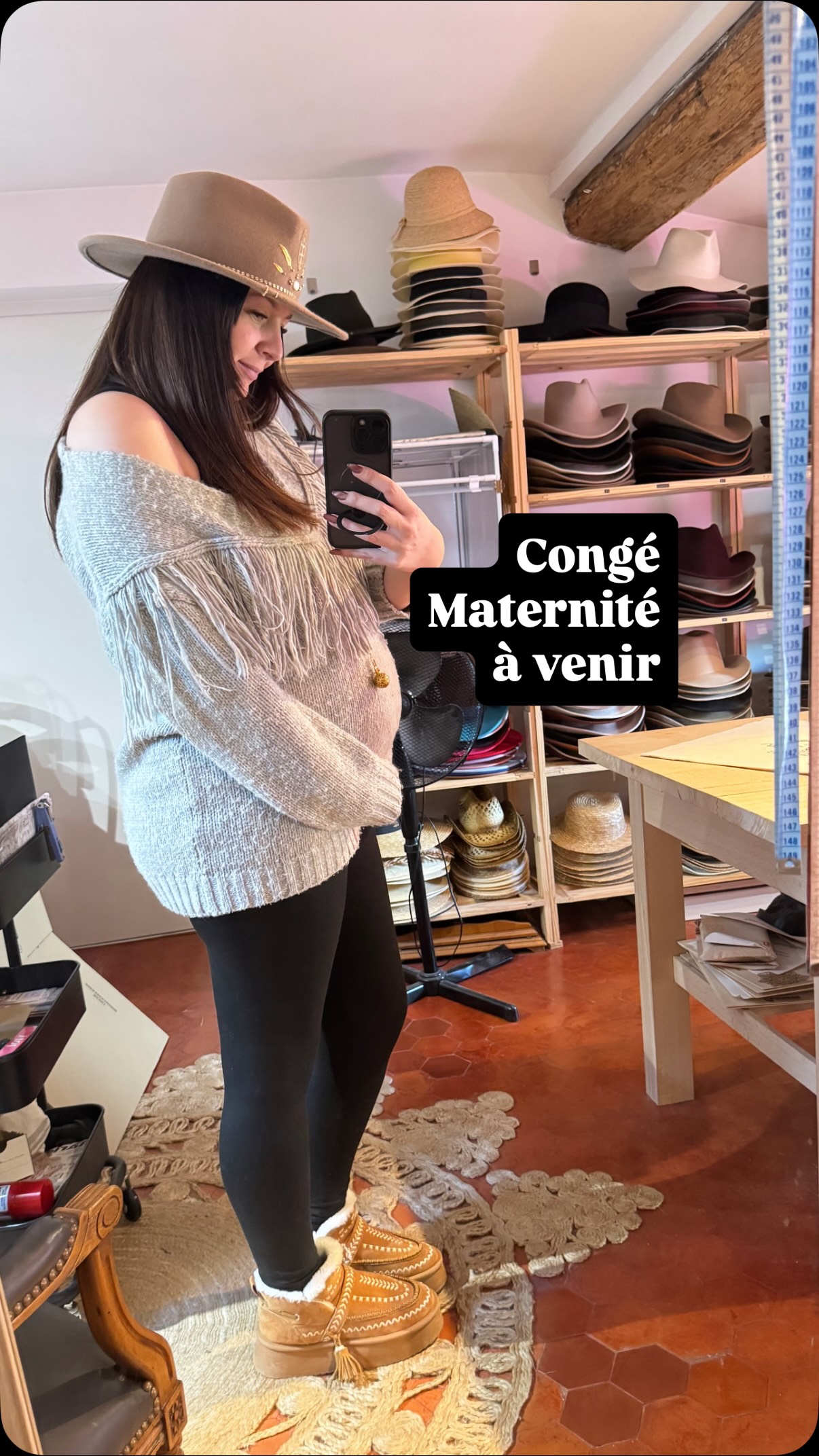 Je vous poste cette vidéo avec toutes les infos à savoir pour mon congé maternité à venir 🥰 Si tu souhaites un chapeau sur mesure ou venir à l’atelier à Marseille faire des essayages, il faut le prévoir dans les 2 mois qui arrivent 🫶🏼 #grossesse #babybump #maternity #chapeau #chapeaux