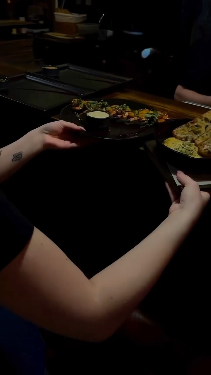 If you’re thinking about dinner this weekend,
it’s worth reserving ahead. 🔥