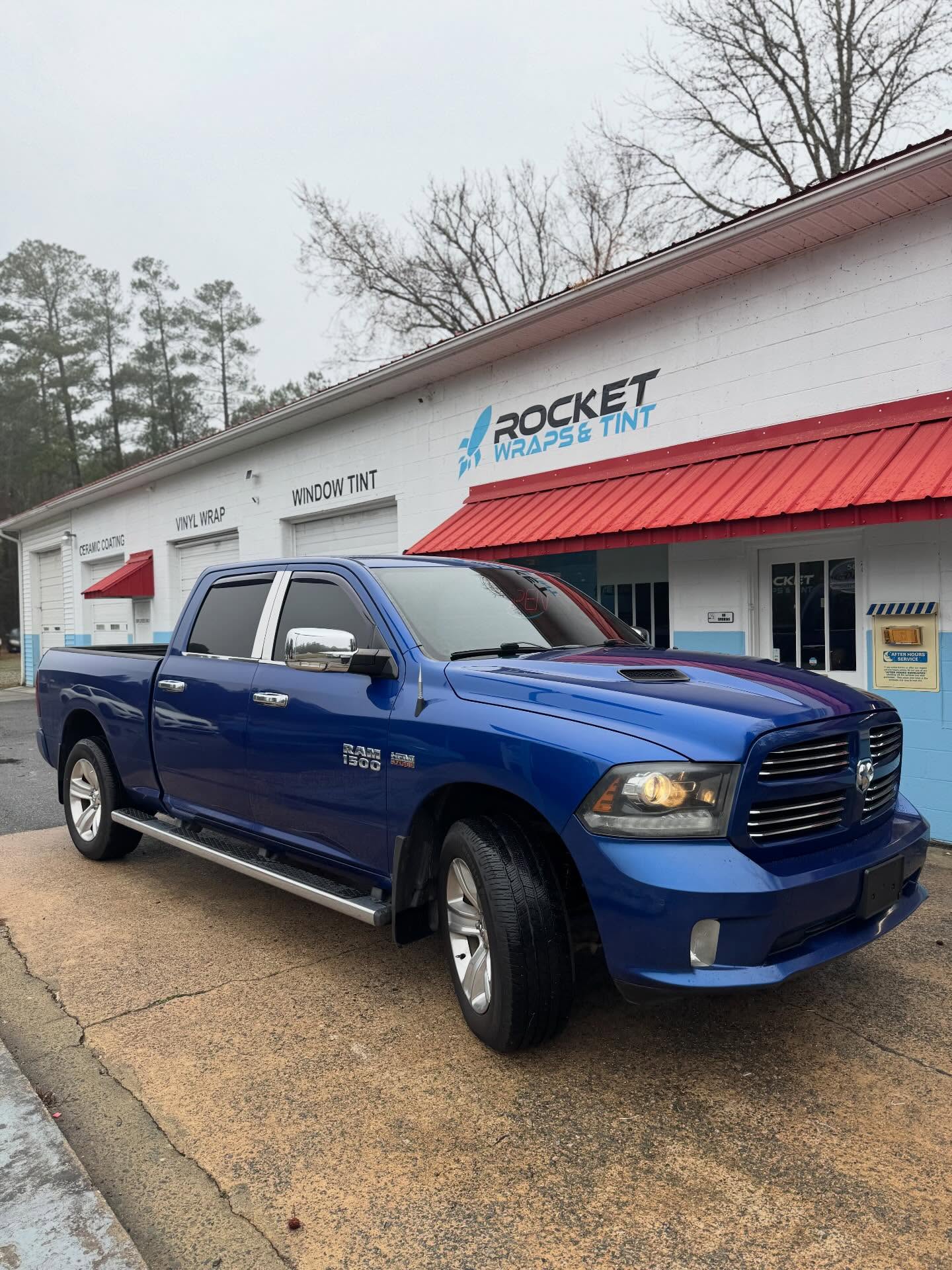 Tinted this Ram with 40% Ceramic on the Windshield and 35% Ceramic on the side windows to have privacy and reduce the heat that is arriving early this year!☀️👌🏼
#ram #pittsboronc #windowtint #vinylwrap #ceramictint