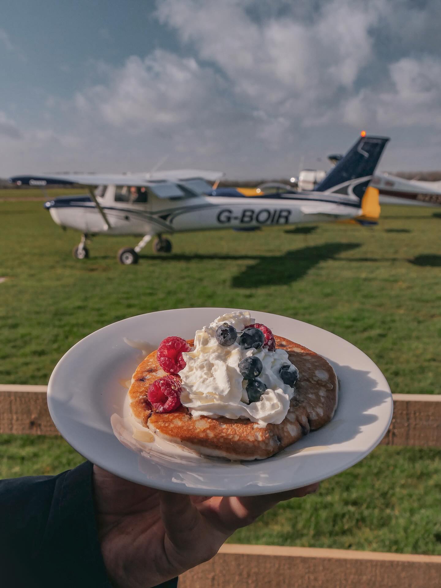Slightly later than planned but great to finally dish out some free pancakes 🥞! Thanks to all that made the trip, enjoying a pancake and some cheap fuel before departing. #pancake #avgas #fuel #flyatsleap