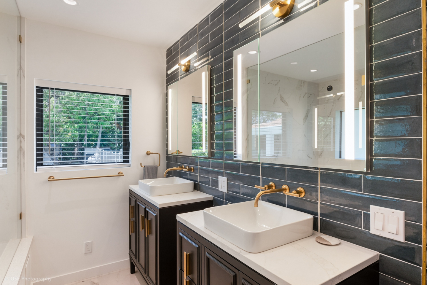 Can you spot the change that happened between rendering and final install?
Sometimes the best decisions happen in the moment.
Right before installation, we adjusted the tile layout on site to better fit the space—and the result was worth the pivot 😍
Great design isn’t just about the plan.
It’s about being present, solving in real time, and making sure every detail feels right before it’s permanent!