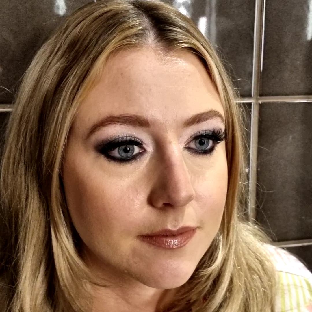 Glamourous makeup for my customer Hannah for her 30th Birthday #smokeyeye #glammakeup #eveningmakeup #celebration #londonmakeupartist #londonmobilemakeupartist