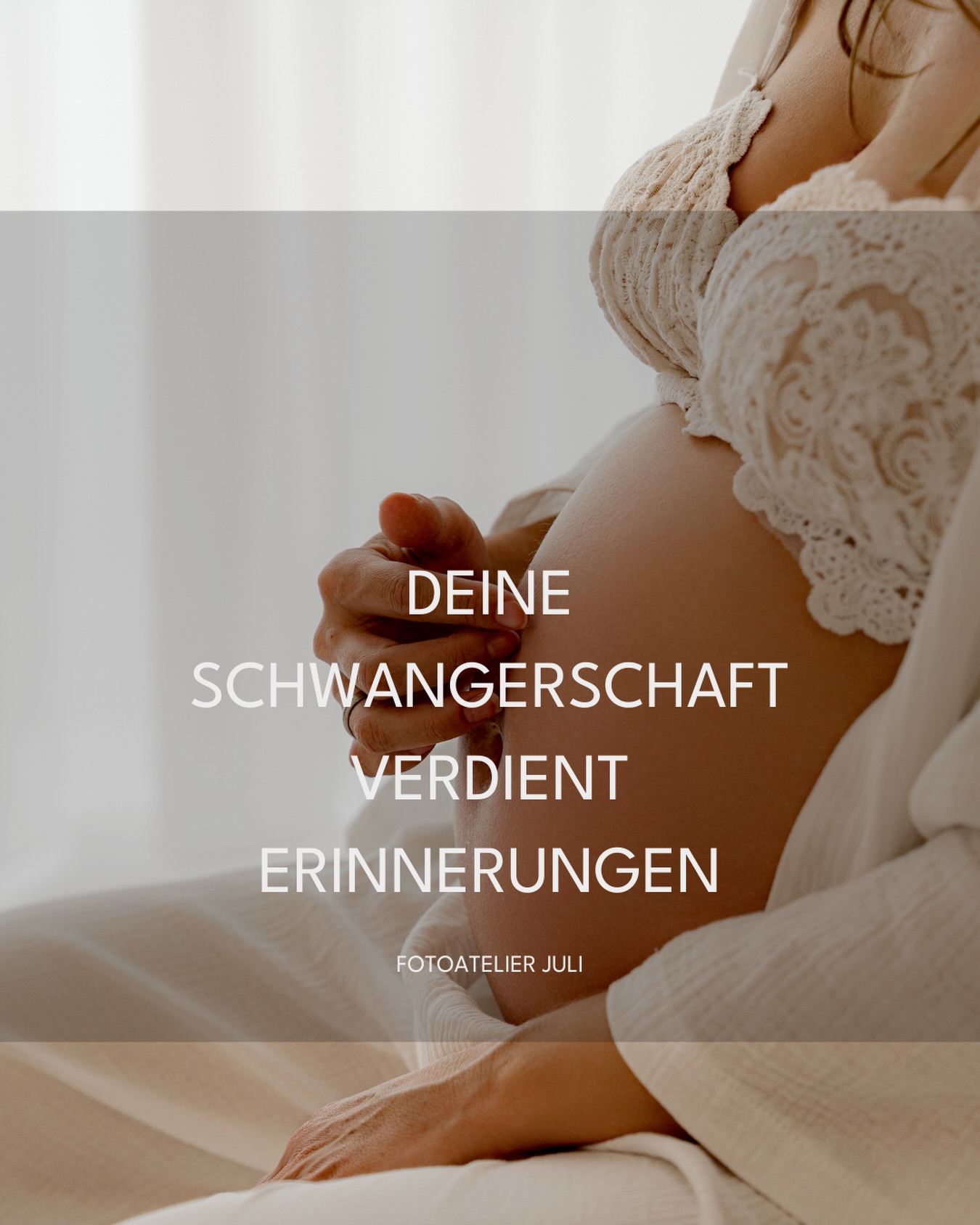 Diese Zeit ist einzigartig. Dein Körper vollbringt gerade etwas Unglaubliches er erschafft neues Leben. Und genau das verdient festgehalten zu werden.
Nicht irgendwie. Sondern so, wie es sich wirklich anfühlt: kraftvoll, zart, lebendig.
Weil der Bauch größer wird, aber die Momente kleiner. Weil du eines Tages zurückschauen und sagen wirst: „Ich bin froh, dass ich das festgehalten habe.”
📸 Dein Mama-Bauch. Deine Geschichte. Für immer.
👉 Schreib mir eine Nachricht – ich freue mich darauf, diese besondere Zeit mit dir festzuhalten.