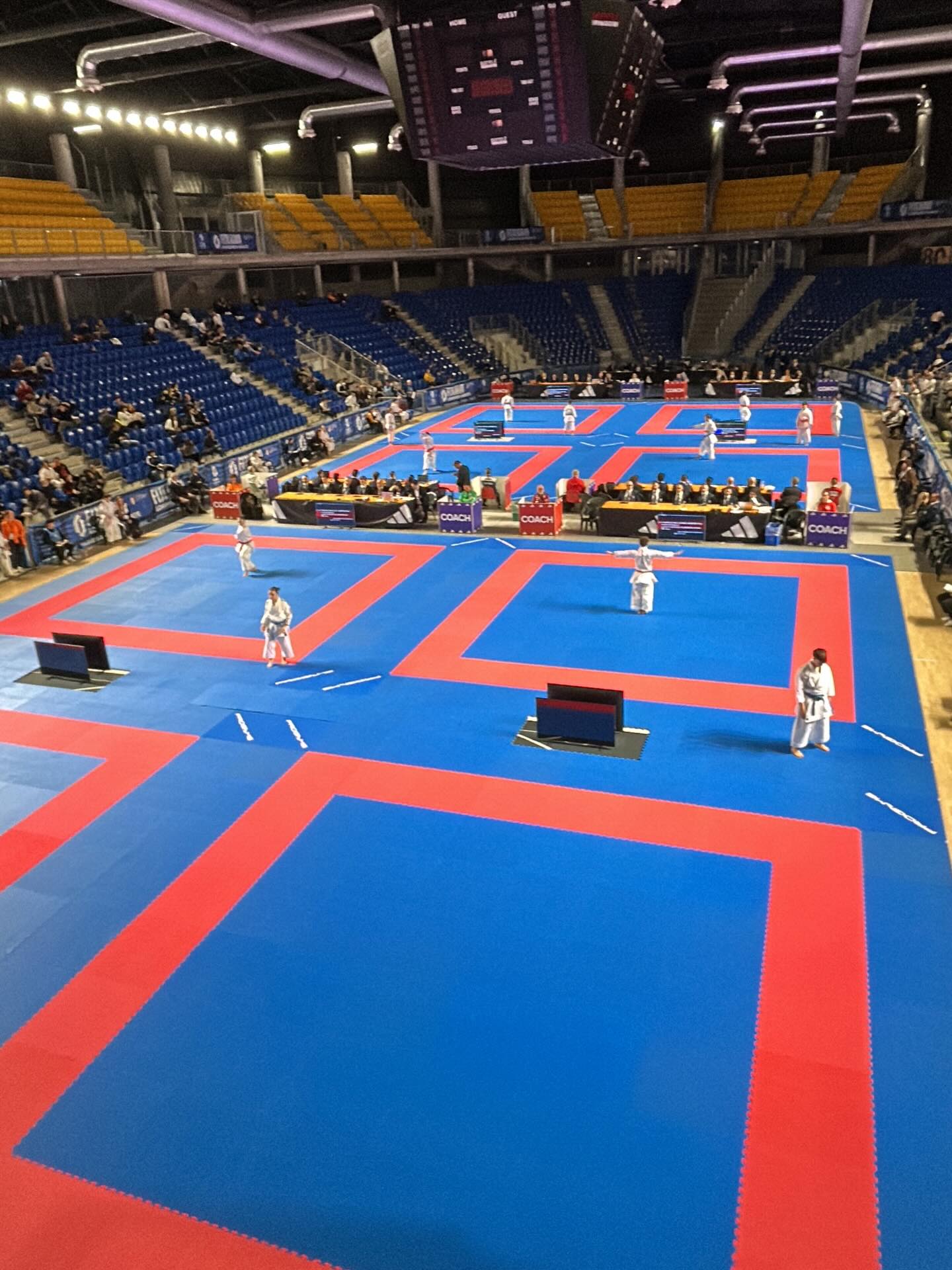 VIGEVANO 20/22 FEBBRAIO 2026
OPEN LEAGUE LOMBARDIA 🇮🇹
Ranking nazionale🇮🇹
Prima tappa del circuito italiano open league, disputato a Vigevano.
Abbiamo partecipato e provato a fare il nostro meglio, ma questa volta non é andata come si pensava.
Buone prestazioni per quasi tutti gli atleti presenti in gara.
Portiamo a casa come sempre, esperienza e voglia di riscatto.
- SALANITRO SAMUELE 7^ junior -61kg
- COSTA SAMUEL 11^ cadetti -57kg
- BUSON DIEGO 11^ cadetti +70kg
- FRANCONERI MARCO esce al primo turno.
- GIANGOTTI ALESSIA 11^ junior +66kg
- CHIARELLO MATTEO 11^ u21 -60kg
- BALDAZZI RICCARDO 11^ junior -61 kg
Ringraziamo gli accompagnatori e le famiglie per essere sempre presenti.
AD MAIORA SEMPER🇮🇹💪
#kentozazenlimbiate#karate#fijlkamlombardia