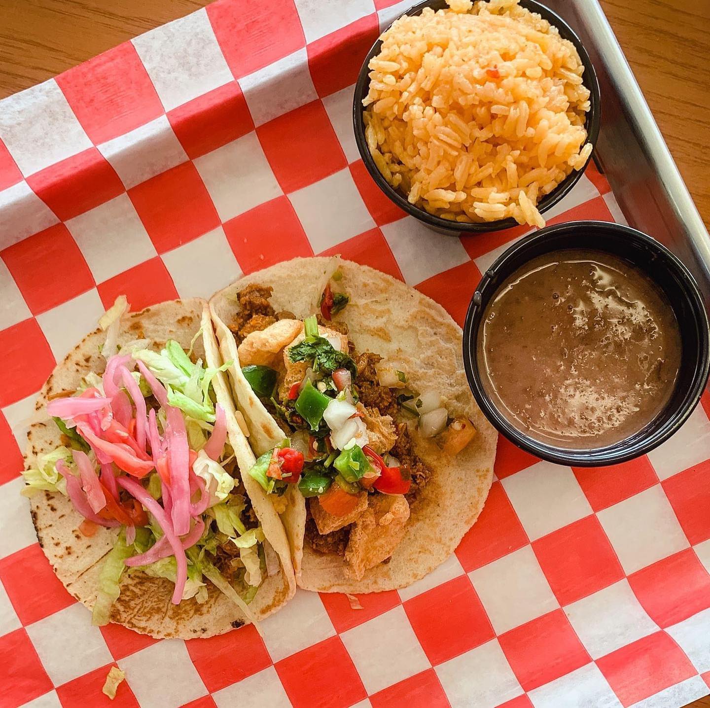 A well balanced diet is a taco in each hand 🌮
It's Taco Tuesday! 🙌🏼
(2) Tacos of your choice: Beef, Pork, Chicken
Side of Rice & Beans
Come visit us or order online via GrubHub & UberEats!
#TaqueriaEmanuel