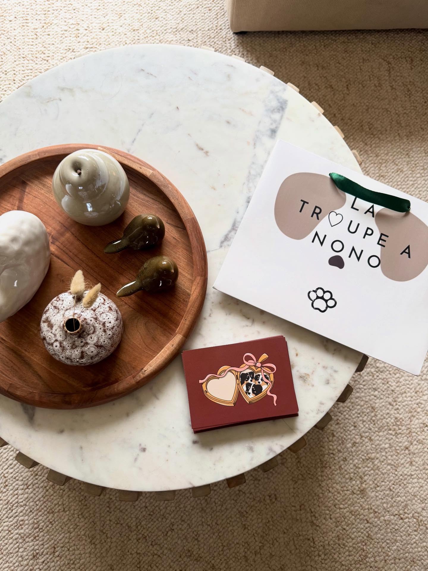 Il y a du nouveau par ici 👀🫶🏻
Je suis trop heureuse de vous présenter mes nouvelles cartes de remerciement qui accompagneront désormais chacun de vos colis 📦 ✨
Elles mettent à l’honneur un portrait de mes trois bébés d’amour :
Nono, Paddy et Athéna ❤️
Un petit clin d’œil plein de tendresse pour vous dire merci de soutenir mon univers et ma petite entreprise.
Chaque carte est pensée comme une attention spéciale, pour ajouter encore plus de cœur à votre commande ✨
#nouveau #cartederemerciement #logdog #dog #dogofinstagram