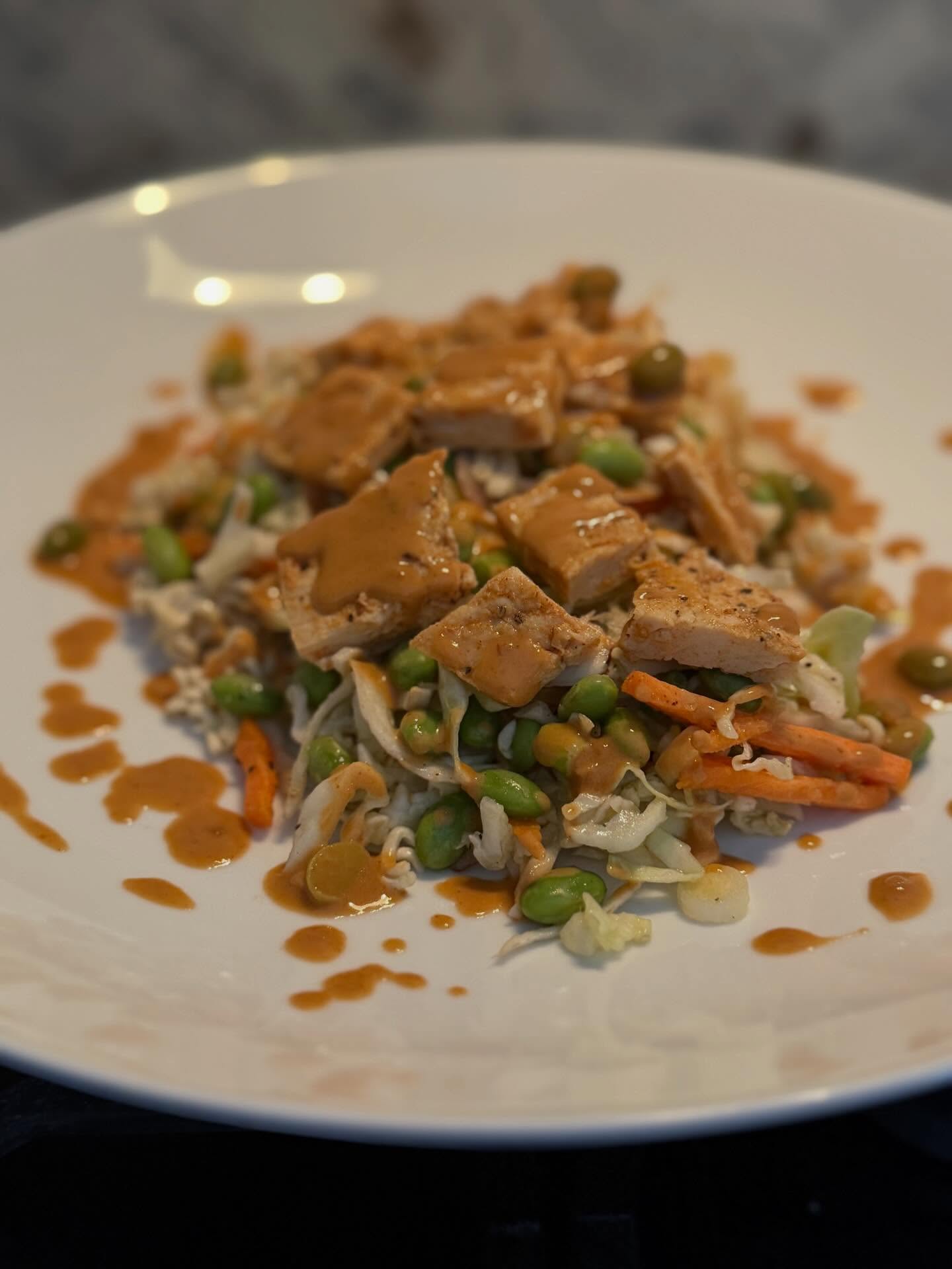 Elevated Marcy’s Salad with edamame, seasoned grilled chicken and spicy peanut dressing. #recipe #salad #foodtruck #cheflife #spring