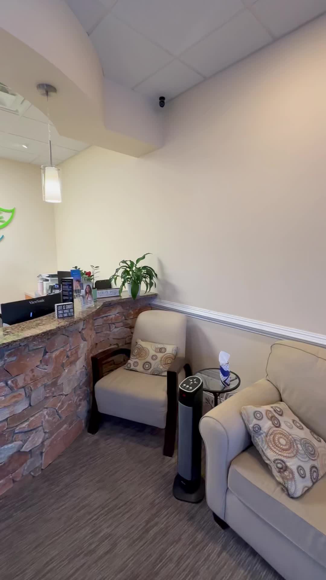 Get cozy in the waiting room at Freedom Dental Care #freedomdentalteam #freedom #dental #care #freedomdentalcare #comfy #cozy #febuaryvibes