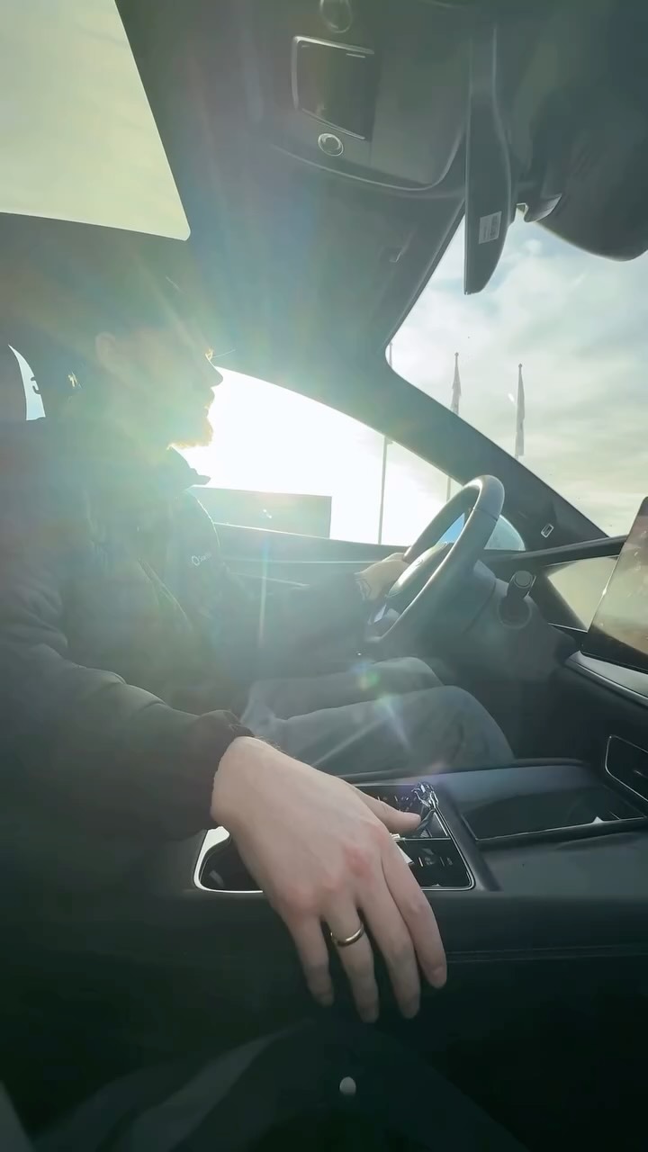 På utkikk etter en bil med plass til familien + en stor hund? BYD Sealion leverer!
I video 2 med @pets_zoologen tester vi større hundebur - og ja, du har fortsatt overraskende mye plass igjen i bagasjerommet!🤩
Alt du trenger til din firbente venn finner du hos Zoologen og bilen til både hverdag og eventyr finner du hos oss på Rødmyr! Velkommen 😊