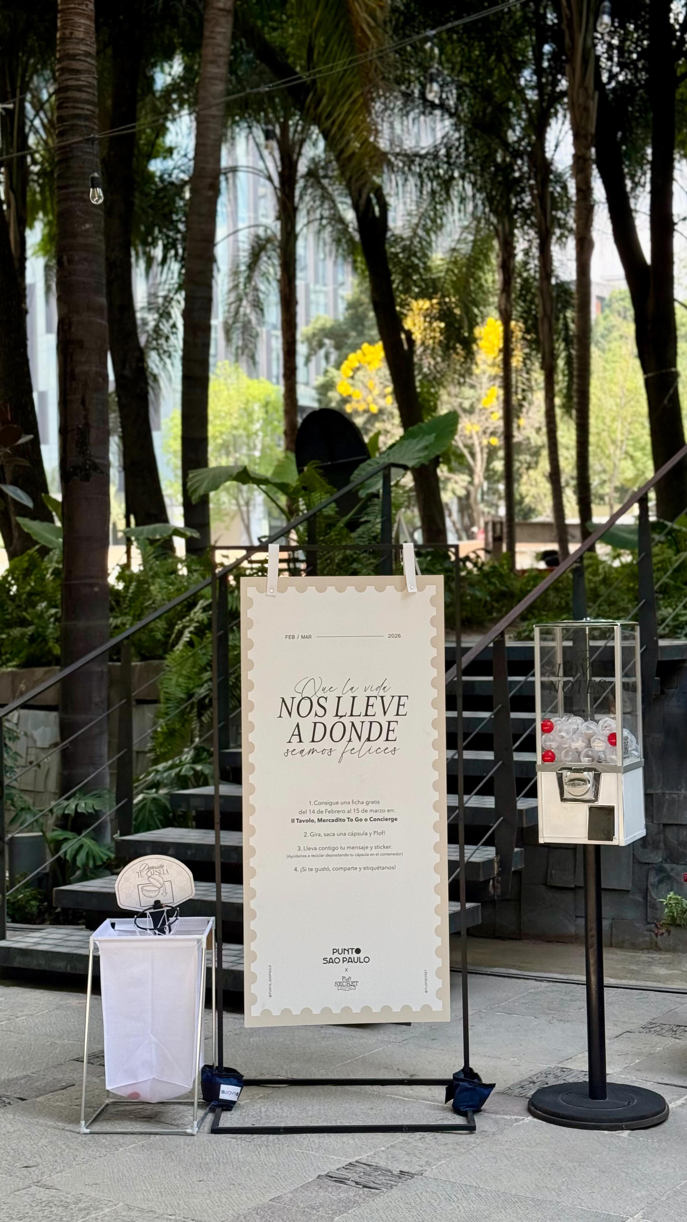 Nueva ubicación “Free Love Notes.” ❤️✍🏼
Queremos que te lleves un recuerdo único en tu visita.
Encuentra nuestra máquina de notas en Punto Sao Paulo para llevarte un mensaje que te encantará. 🌼
¿Cómo funciona?
1. Pide tu ficha Concierge, IlTavolo o Mercadito to Go (sin costo).
2. Coloca tu ficha en la maquina y ¡listo!
3. Dentro de tu cápsula encontrarás un mensaje y sticker exclusivos.
Recuerda que amamos nuestro planeta, así que después de abrirla, no olvides dejar la cápsula en el contenedor de reciclaje. 🌍🙌
📍 ¡Te esperamos en su nueva ubicación, en planta baja!