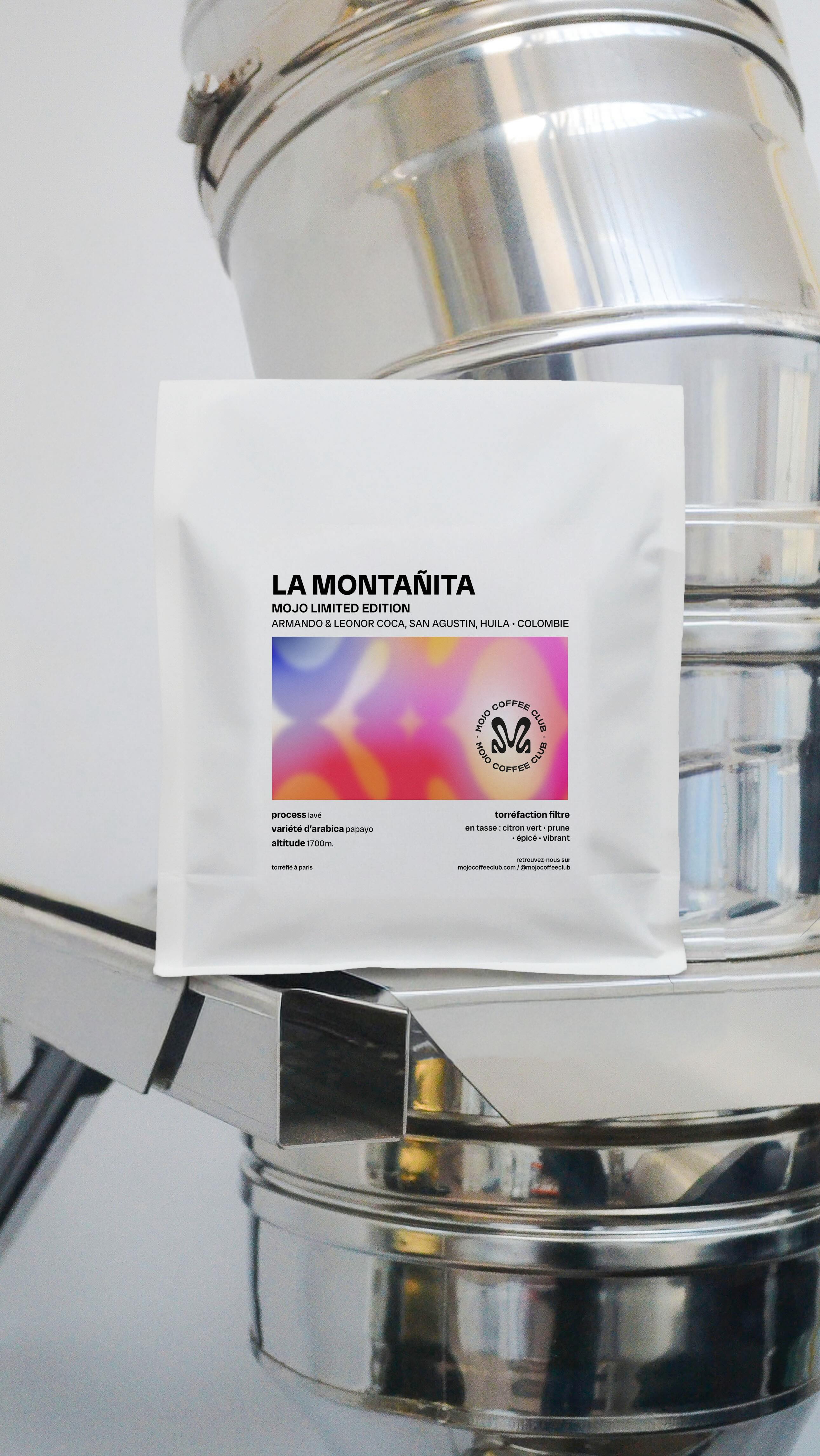 LA MONTAÑITA, NOUVEAU FILTRE ✨
Perchés à 1700m d’altitude en Colombie, Armando et Leonor Coca cultivent du café et racontent une histoire : celle d’une passion familiale, transmise à travers les générations et vécue en collectif.
La Montañita, le nom de leur ferme, est un hommage à ce travail et à une variété d’arabica toute particulière : papayo. En filtre, un très beau café lavé aux notes de citron vert, de fruits tropicaux et à la texture soyeuse.
Quelques kilos seulement disponibles grâce au travail formidable de @minga.coffee 💫