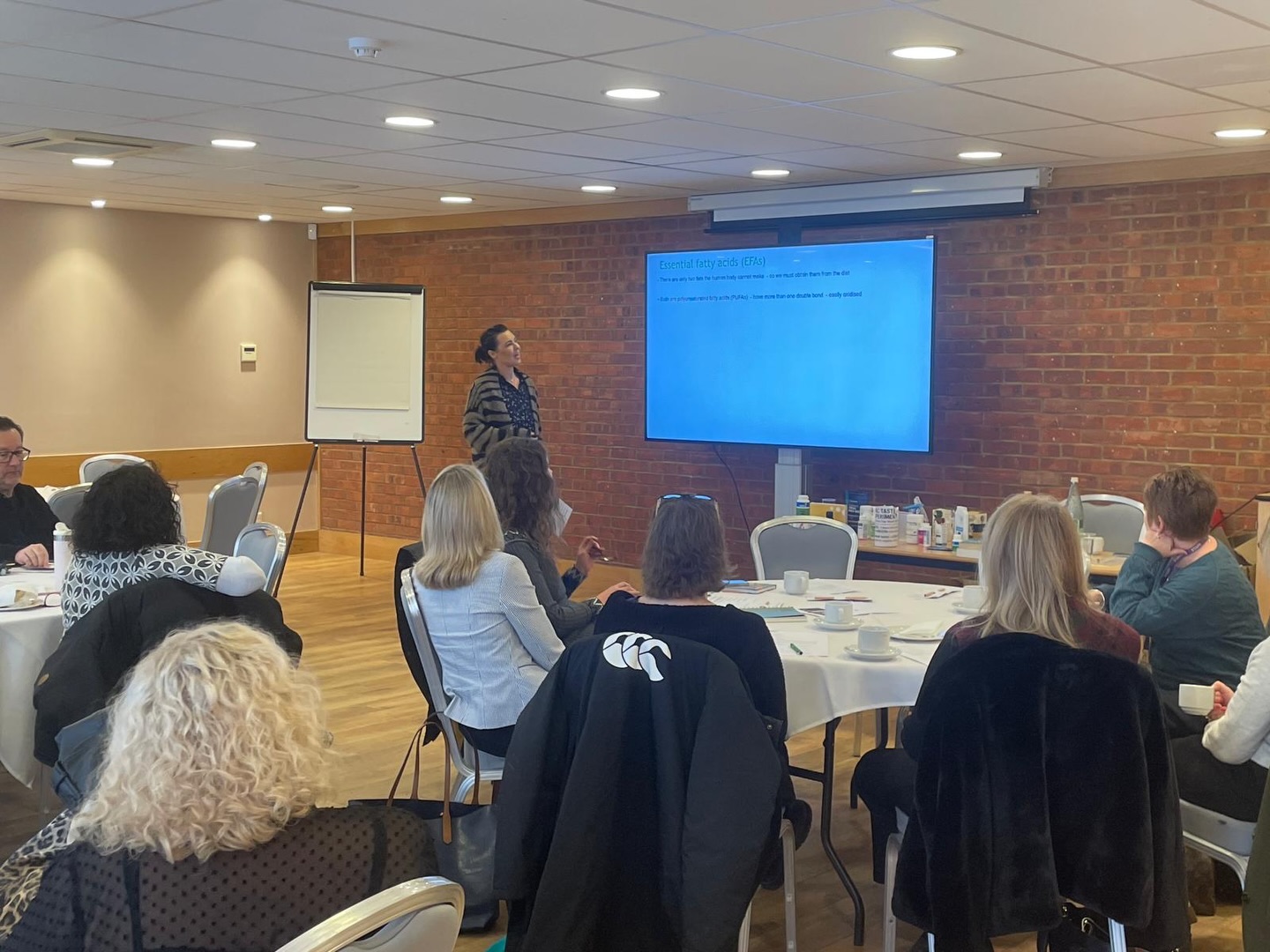 Why calorie counting isn’t fixing your weight
If you feel like you’re doing everything “right” but the weight still isn’t shifting, it’s probably not a willpower issue.
And it’s very rarely just about calories.
I see this constantly.
Two people can eat roughly the same amount and end up with completely different results. That’s not because one of them is morally superior. It’s because metabolism isn’t a calculator.
Hormones matter. Stress matters. Sleep matters. Thyroid function, insulin response, muscle mass, gut health — all of it affects whether energy gets burned or stored.
If those systems are off, simply eating less can actually slow things down further.
As a nutritionist, most of the women I see aren’t overeating wildly. They’re tired, stressed, juggling a lot, often in perimenopause, and confused about why what used to work doesn’t anymore.
The work isn’t about restriction.
It’s about getting the body responding properly again.
If you feel stuck, you probably don’t need another diet.
You need someone to look at what’s actually driving it.
📍 Hitchin & online across Hertfordshire
DM me “METABOLISM” if you’d like more details.
#hormonehealth #menopause #nutrition #health #women