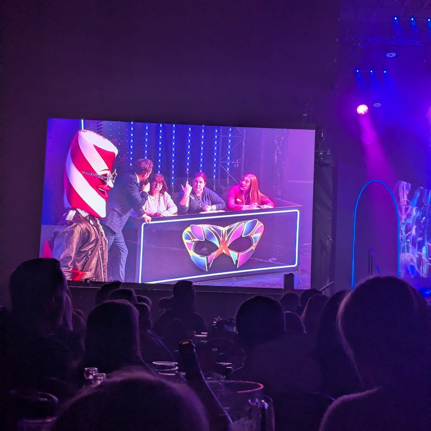 Agent takeover for the @maskedsingeruk 🌟
Lots of fun being asked to be a guest judge for this. Had my fair share of getting up on stage presenting/ being a judge but this was by far the most fun 😂
#proudagents #agentlife #londonagent #childmodelagency #talentagency