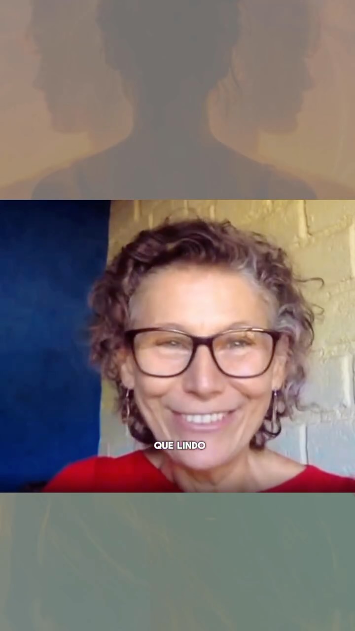 Se você já percebeu que vive reagindo às suas histórias, aos seus medos e aos seus padrões automáticos, talvez esteja faltando método e não força.
Uma aluna da jornada AS TRÊS CAMADAS DA EXPERIÊNCIA HUMANA me disse algo que resume tudo: ela começou a perceber as histórias enquanto elas acontecem e sabe que pode voltar para o aqui e agora, para os fatos. Ela não se sente mais refém dos acontecimentos, nem dos próprios padrões, e ao compreender o mecanismo passou a ter mais capacidade de soltar as histórias e escolher outras possibilidades que antes nem passavam por sua cabeça. Ela se sente poderosa.
É isso que acontece quando aprendemos como funciona nosso mecanismo interno: paramos de tentar controlar a vida, o que de qualquer forma não é possível.
Compreender como funcionam as três camadas da experiência humana nos dá acesso a infinitas possibilidades e ao nosso verdadeiro poder de manifestação. A vida é uma ciência a ser estudada. Quando você entende o mecanismo, tudo fica mais simples. E quando você pratica, você se empodera.
A jornada AS TRÊS CAMADAS DA EXPERIÊNCIA HUMANA agora está disponível no Hotmart para você acessar no seu tempo e aplicar na sua vida no dia a dia.
Se você quer parar de repetir padrões e retomar seu poder de escolha, o convite está feito. O próximo depoimento pode ser o seu! 🦋🙏🏻
Jornada AS TRÊS CAMADAS DA EXPERIÊNCIA HUMANA.
*“O desperto tem escolha pois ele reconhece os padrões, acessa infinitas possibilidades e sabe como usar seu verdadeiro Poder de manifestação!”*
🦋 https://go.hotmart.com/J104542568B
👉 Link na Bio do Instagram
ou fale conosco no privado.
📱 WhatsApp: (31) 97100 7078
Humana aprendendo a Ser
Eu Sou aqui
Eu Sou aí
Silvana da Cunha
Cientista Intuitiva • Alquimista • Palestrante
Consteladora Sistêmica Familiar • Terapeuta Holística • Mentora
Fundadora da TQC Cura Quântica®️
e do Despertar Quântico da Consciência
www.florescimentocriativo.com