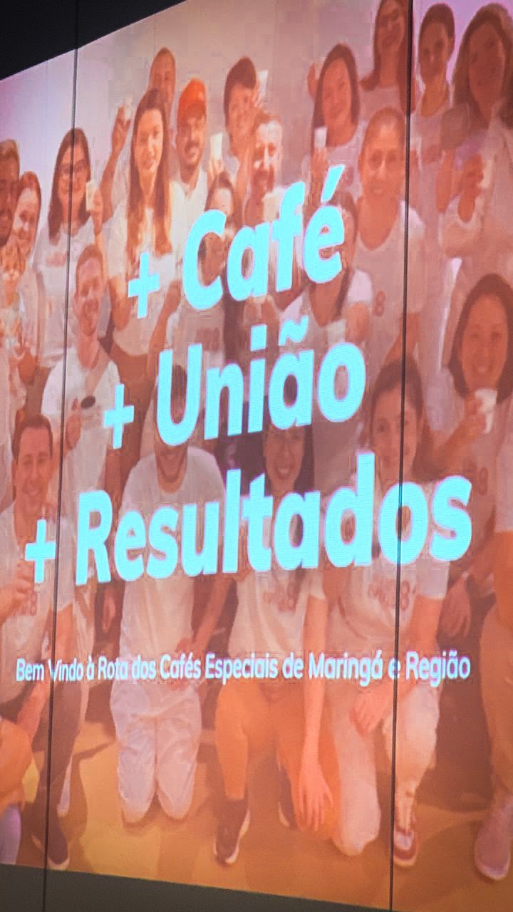 Uma vez por ano, a Rota dos Cafés Especiais de Maringá e Região abre suas portas para a seleção de novos membros 🤎
Na última terça-feira, 24 de fevereiro de 2026, nos reunimos na ACIM para uma noite dedicada à apresentação do nosso propósito e ao fortalecimento do nosso associativismo.
Recebemos os convidados com um coffee preparado pelos próprios membros da Rota ☕✨
Porque antes de qualquer apresentação, a gente acredita em acolher, compartilhar e mostrar na prática aquilo que nos une.
Mais do que café, somos movimento.
Mais do que negócios, somos comunidade.
Um encontro que define os próximos passos da nossa Rota 💛