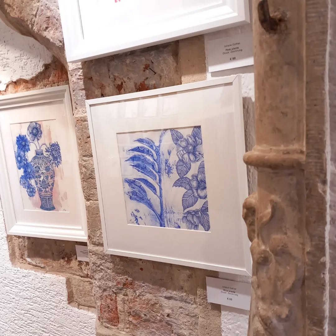 Blau und Gold 👩🏼🎨
Die edlen Bilder von Juliane passen wunderbar zu der historischen Wand ins Schnoor.
#kunst #art #Galerie #Schnoor #bremen #Gold #Künstler