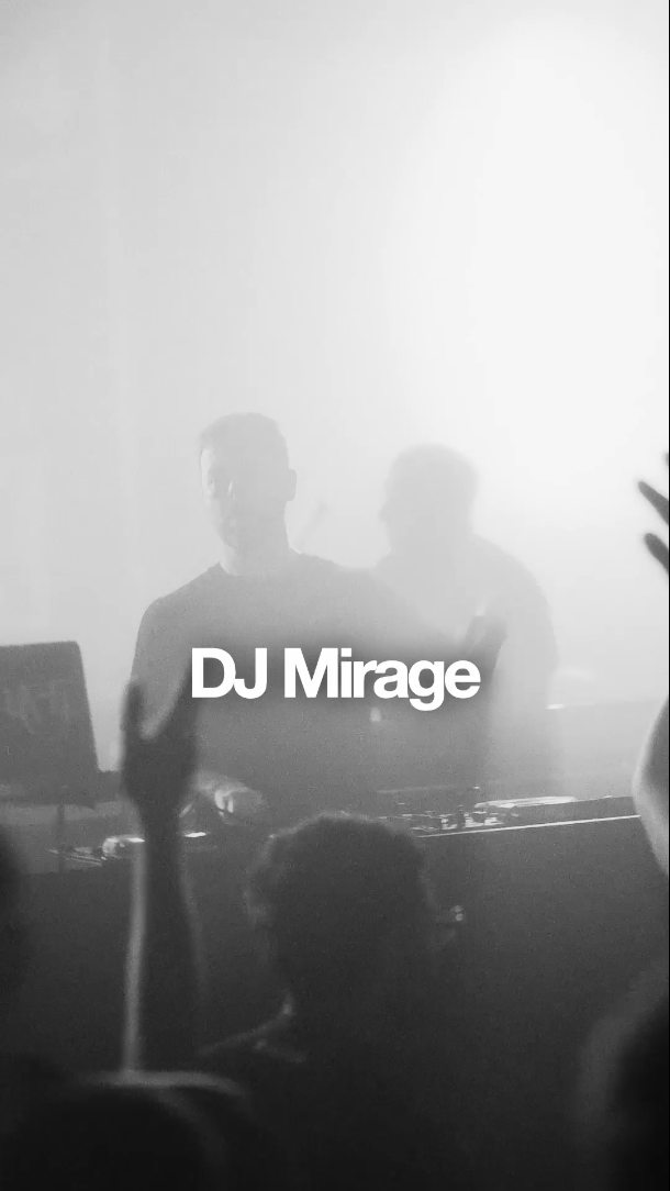 " - Allo Tony, ça te dit de créer la playlist Bhaiya Kitchen ?
- CHAUD 🔥 "
C'est parti de là. Et ça arrive dans tes oreilles.
Notre nouvelle playlist.
Elle nous ressemble.
Elle existe grâce à @djmirage 💥
Elle ambiance déjà la salle du resto à Toulouse.
Tu la veut dans tes écouteurs ?
Commente PLAYLIST et on te l'envoie.
Indian Good Food 💛
Indian Good Vibes 🎶
Bhaiya Kitchen | restau indien version Street Food
• A Clermont - aux @hallesdubrezet
• A Toulouse - Capitole (Rue du Taur)