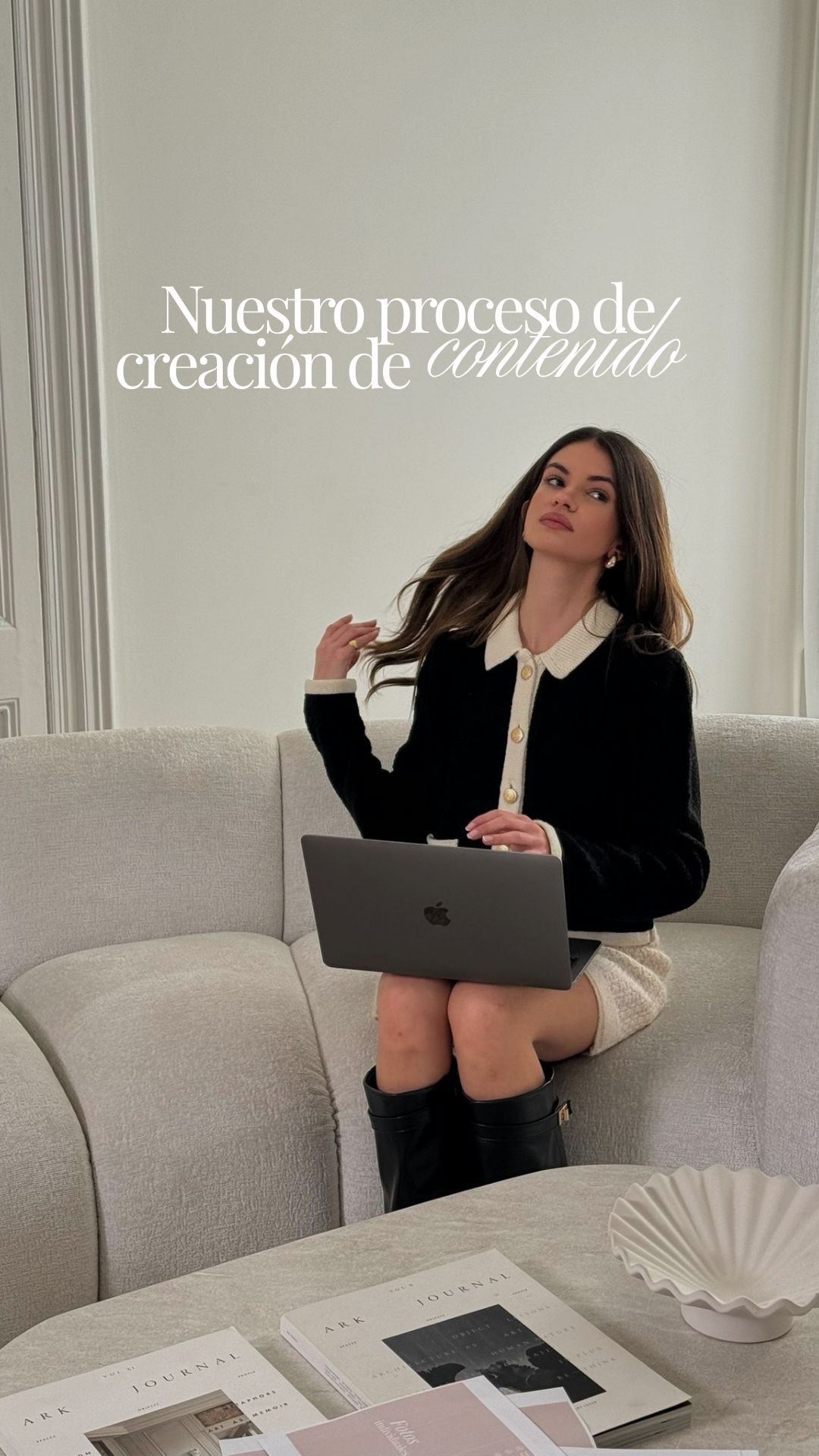 ¿Cómo organizo mi contenido para mantener constancia y calidad? ✨
Este proceso nunca es lineal, pero esta es la base de mi organización:
🤍Día 1: Inspiración, ideas y creación de guiones (¡Siempre con un hook que atrape y un CTA que convierta!)
🤍Día 2: Grabación de TODO lo organizado 🎬
🤍Día 3: Edición (Spoiler: no edito todo en un día , lo hago a lo largo de la semana según el trabajo que tenga).
💡Esta es la fórmula que uso conmigo y con mis clientes.
Ahora te toca a ti implementarla con TU contenido. 💪
¿Tienes dudas o necesitas ayuda? Escríbeme 💌