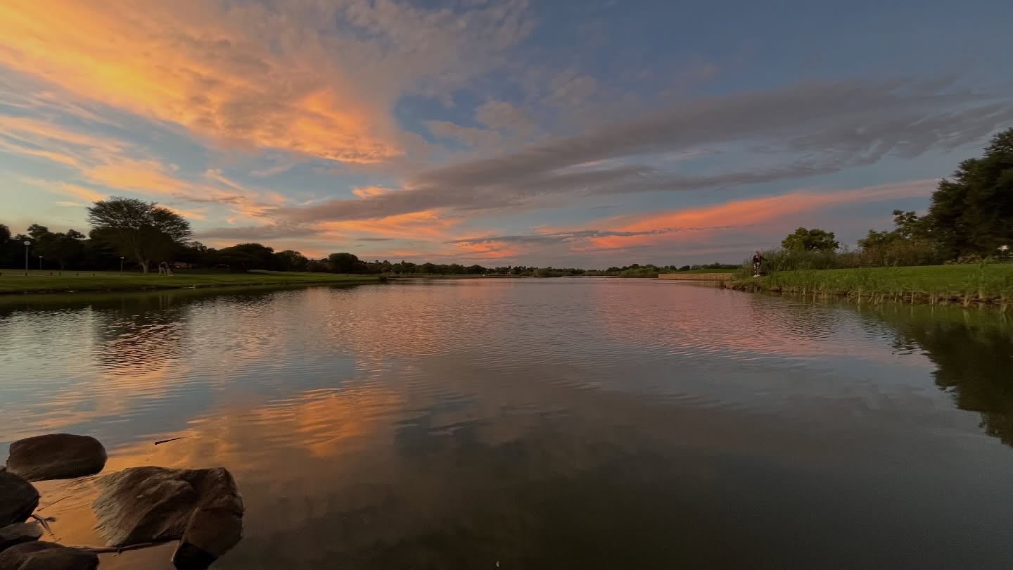 It was grey all day, and just as the sun turned west it peeped out underneath the clouds, it was calling me out for a stroll. I wasn’t alone… a small group of fishermen, a lady with her dog, someone opened a table with some camping chairs and a kid on his bike. Some days are meant to be spent outside.