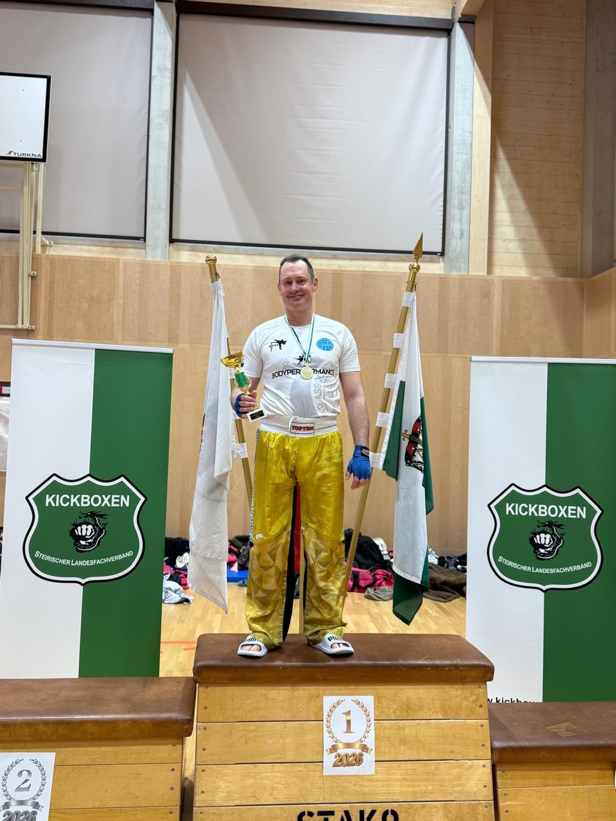 Wir gratulieren unserem Kickbox-Trainer Andreas Hofer zu seinem erfolgreichen Wochenende! Er erkämpfte sich den zweifachen Titel als „Steirischer Kickbox-Landesmeister 2026!“🥊🏅
@andreas.hofer.1257
@asvoe_sidekicks
#bodyperformance #bodyperformancestudio #bodyperformanceleibnitz #xundmacher #diexundmacher