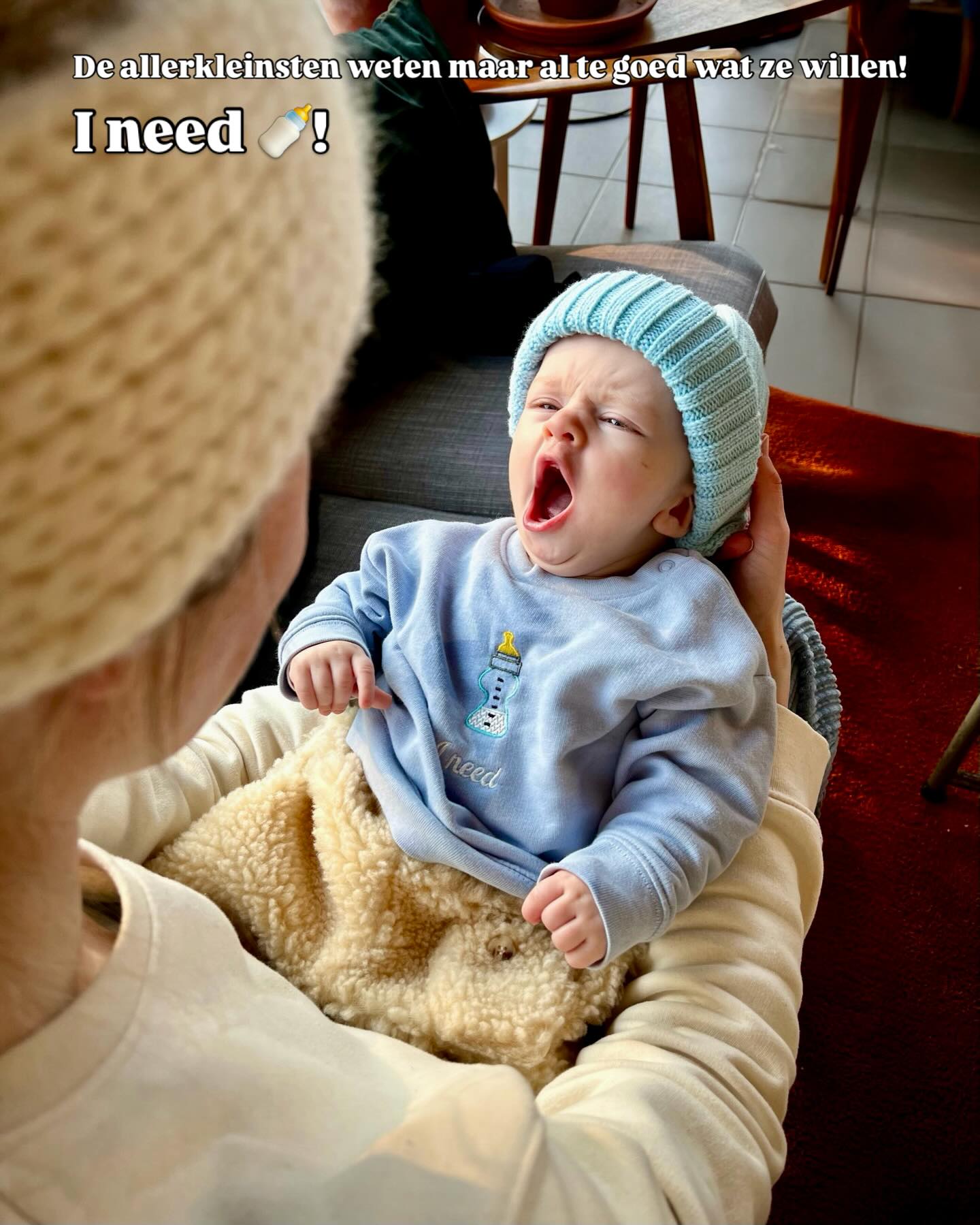 De allerkleinsten weten maar al te goed wat ze willen: melk 🍼! Vandaar onze “I need 🍼” trui, beschikbaar in twee prachtige zachte kleuren, maar wel met dezelfde boodschap 😇. Ook perfect te combineren met onze andere truien uit de “I need” collectie, om de grote zus/broer of mama/papa ook te verrassen 😘.