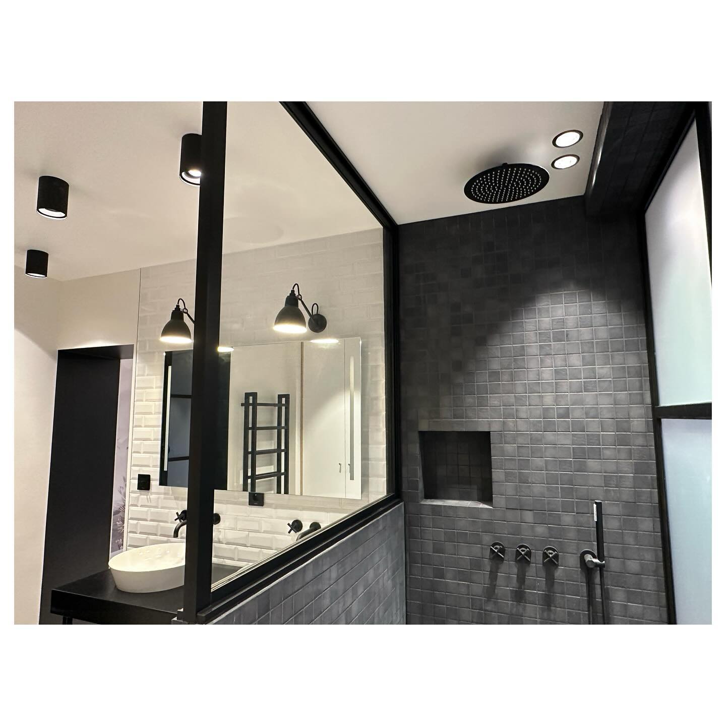 Loft : #salledebain #homedecor #homemade #decoration #decoration #homedecoration
#homestyle #DesignInterieur #DecorationInterieur
#DecoDesign #InteriorDesign #ModernDesign #StyleDeVie #InspirationDeco #ArchitectureInterieur #DesignTrends #MaisonChic #RenovationInterieur #DecoAddict #EspaceDeVie #DesignMinimaliste #DesignContemporain #MobilierDesign #DesignInnovation #ProjetDeco #DecorateurInterieur