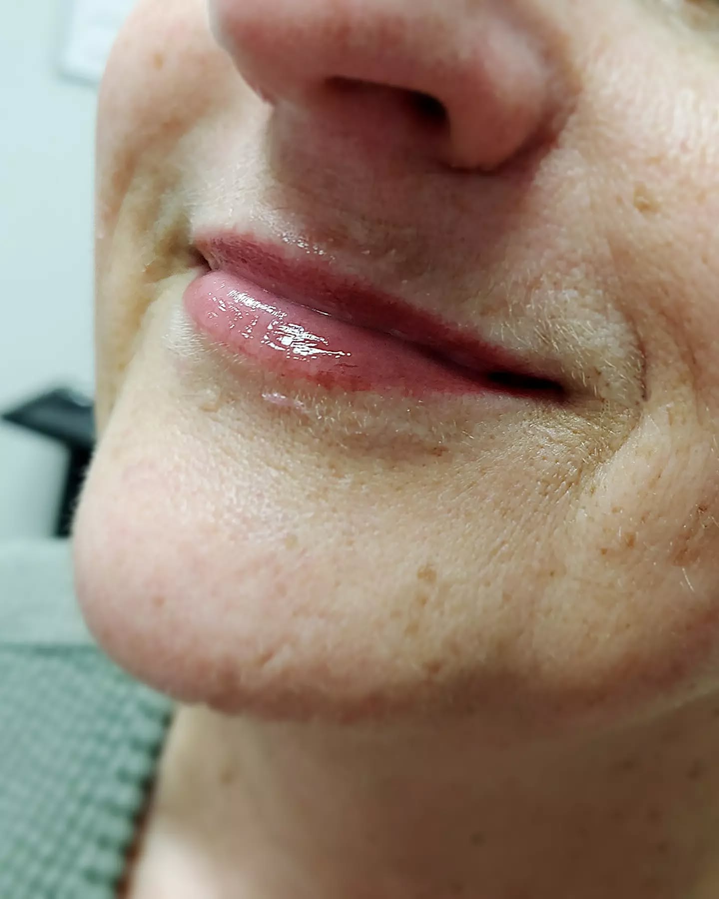 Lip blushing healed 6 weeks! 💋 if your thinking of doing permanent makeup on your lips don't forget to plan ahead for dryness, flaking, and a lack of spicy foods for a bit lol!
#lips #lipblushing #greeley #fortcollins #eatoncolorado #lovelandcolorado #permanentmakeup #lipgloss #smilemore #pink