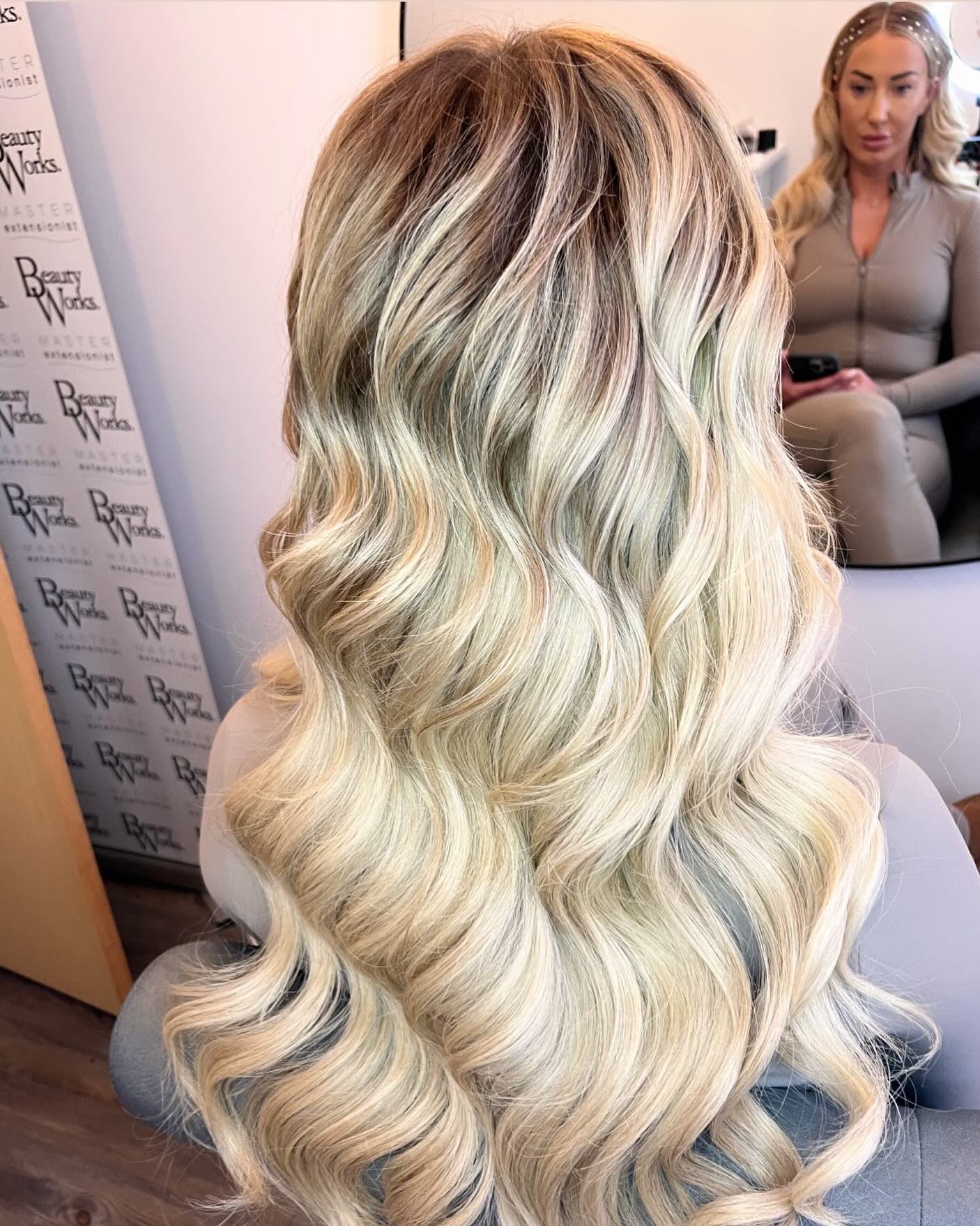 Brides looking for hair extensions check out Aga’s page she is the one.
These waves with a sleek front are so stylish. Definitely seeing a lot more smooth fronts trending this year.
#bridalhairstylist #weddinghairinspo #leicesterweddinghair #weddinghairleicestershire #northamptonweddinghair
