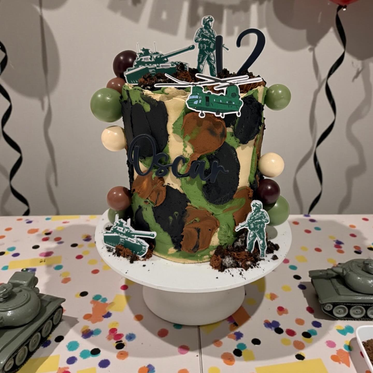 Second year for Oscar to choose an army theme cake for his birthday, I wonder what it will be next year 🎂
Thank you @thecustomcraftingco for the charms and searching for the army pictures 🤍
#armycake #birthdaycake #celebrationcake #birthdaycelebrations