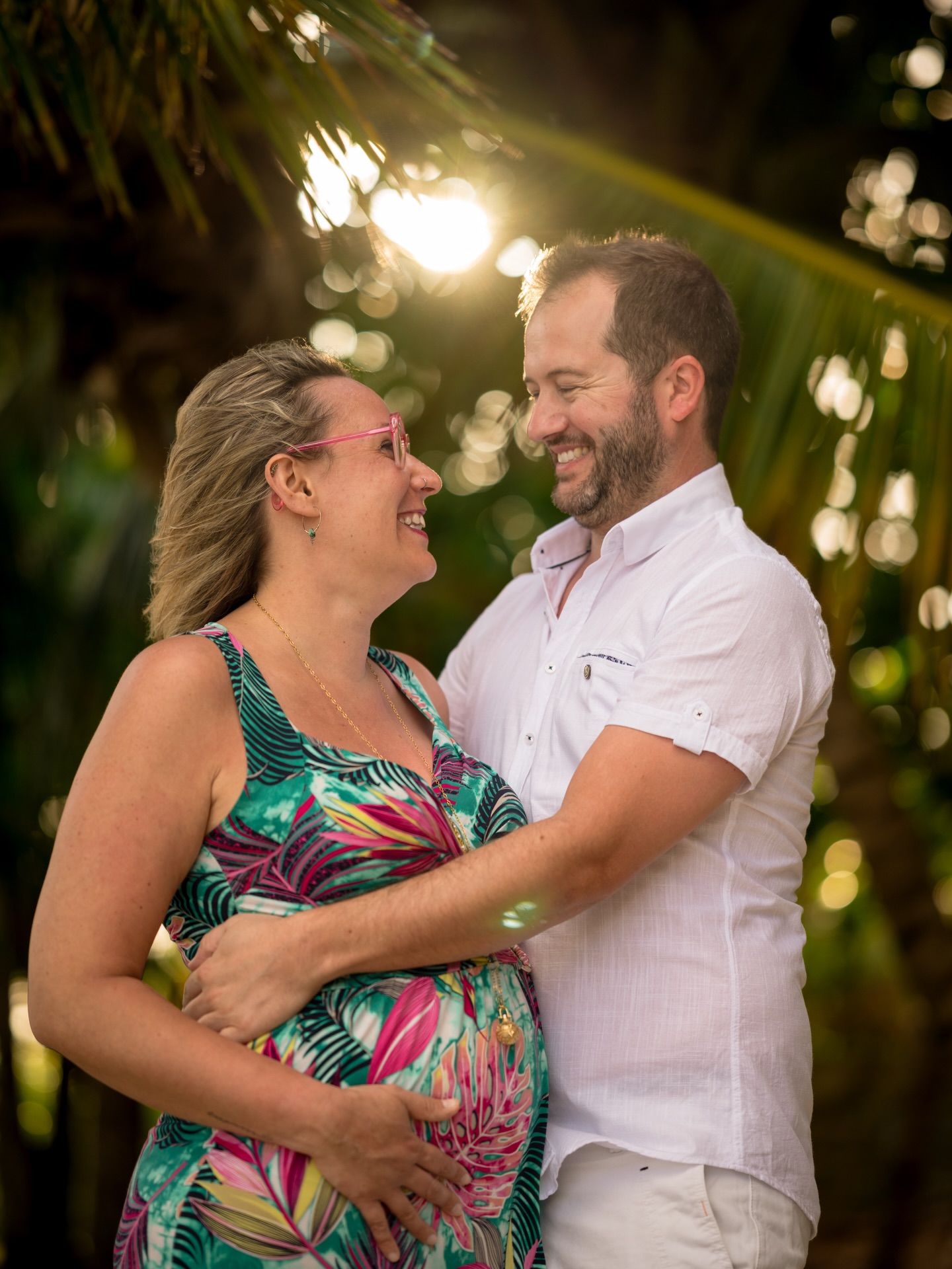 Profiter encore de ces instants à deux…
avant que votre histoire ne s’écrive à trois. 🤍
La séance grossesse se réalise généralement autour du 7ᵉ mois, lorsque le ventre est bien arrondi tout en restant confortable pour la future maman.
Pour cette séance, nous étions plutôt autour du 5ᵉ mois de grossesse… et c’était simplement leur moment.
Parce qu’au fond, il n’existe pas de moment parfait.
Si l’envie est là de créer de beaux souvenirs avec votre partenaire, même lorsque le ventre commence juste à s’arrondir, alors c’est déjà le bon moment.
Une séance grossesse, c’est avant tout une parenthèse pour vous deux, un instant pour célébrer cette nouvelle vie qui grandit.
Pensez à réserver votre place dans mon agenda dès que possible afin d’organiser votre séance sereinement.
#photographe #martinique #shootinggrossesse #maternité #grossesse