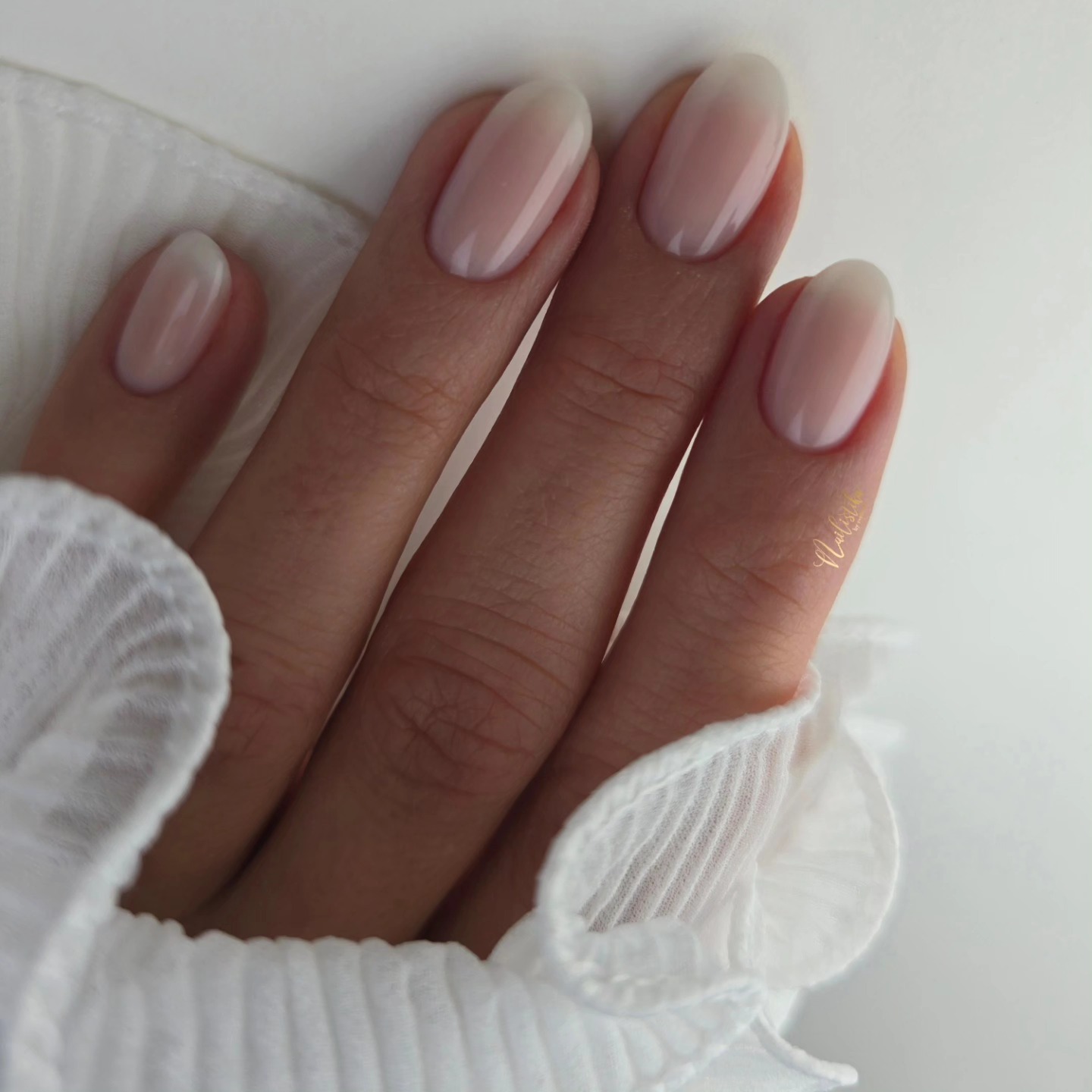 Babyboom with Fiber Gel Blush Ivory & Peach🤍🍑
All @magneticnaildesign products used
.
.
#babyboomernails #MagneticNailDesign #perfection #NailInspiration