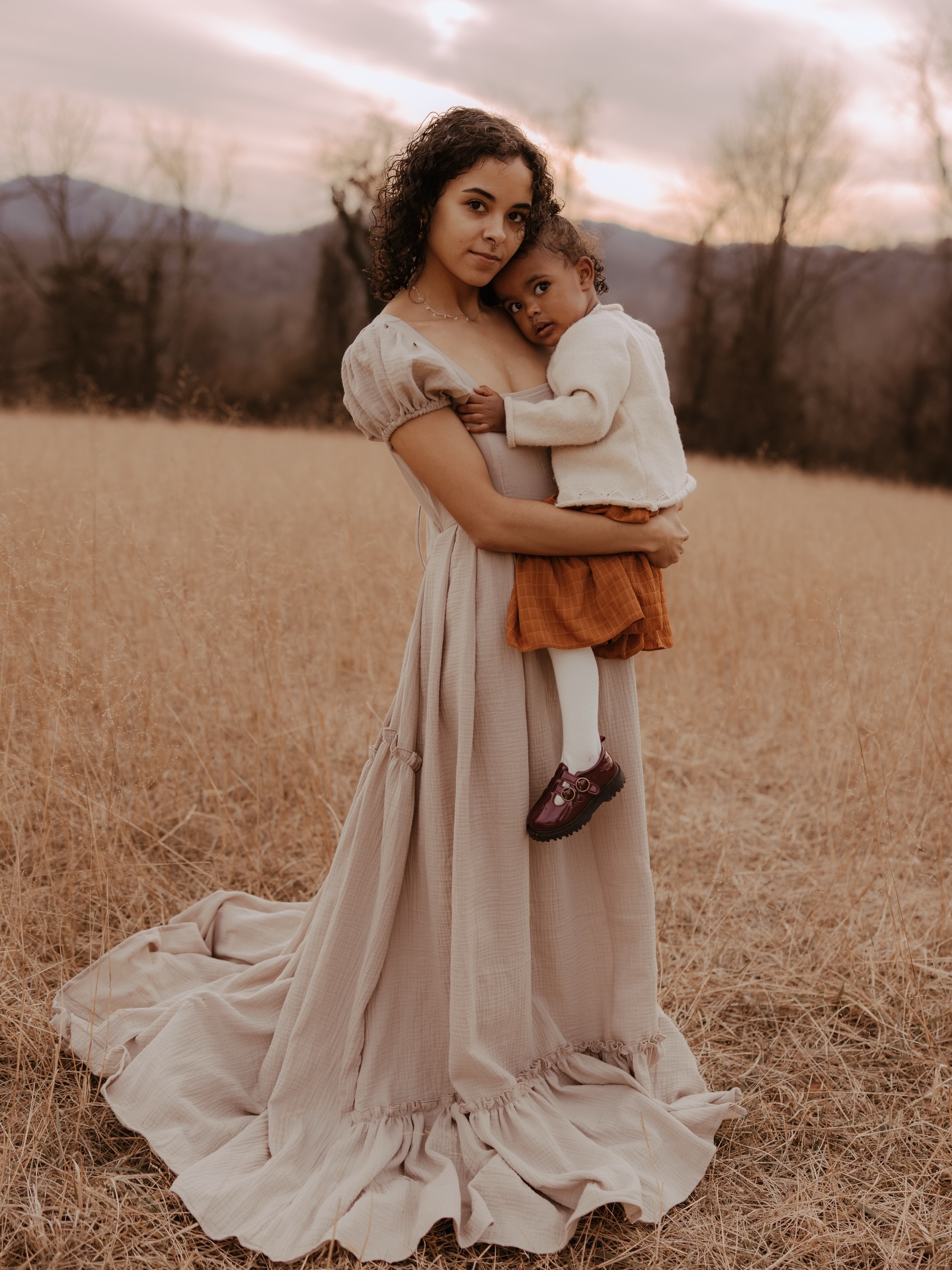 Have you noticed how most women are their own harshest critics when it comes to photos of themselves?
They’re in the most important moments of their lives —
and still, when they look at the picture,
they don’t see the hug.
They see their stomach.
Their arms.
Their wrinkles.
But do you know what we don’t see?
What our children see.
They don’t see a body.
They see home.
They see safety.
Arms they can run back to.
The woman who is always there.
Here’s the truth.
The woman in that photo doesn’t “look bad.”
She’s holding her whole world in her arms.
She isn’t flawed.
She’s present.
EDEN dresses doesn’t wanna hide you.
We design them to remind you:
You don’t have to make yourself smaller.
You don’t have to suck it in.
You don’t have to fade into the background.
Your body tells a story.
And it deserves to be seen.
✨ EDEN Dresses
📸 @amy.mitchellphotography
#edenartdresses #edendresses