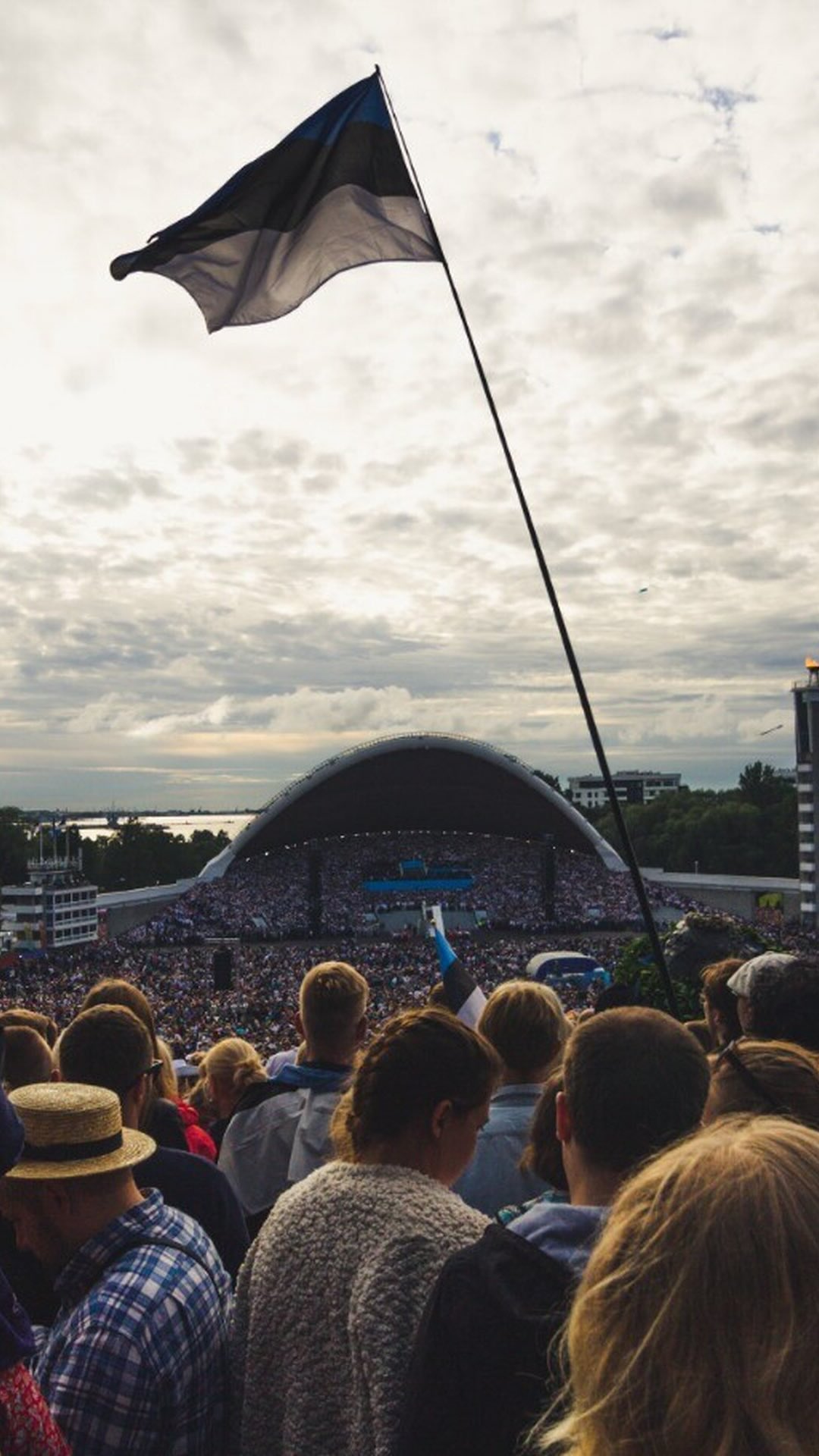 Happy Independence Day, Estonia! 🇪🇪
As a patriot this day always made me emotional. Then I became an expat and being emotional got a whole new meaning. And then, 4 years ago today, war started and the word “emotional” stopped being sufficient enough to describe the day…
None of us are free until all of us are free!
Video taken at the 2025 Song and Dance Celebration singing in front of over 100 000 fellow Estonians 💙🖤🤍
#estonianindependenceday #estoniangirl #stopwar #westandwithukraine