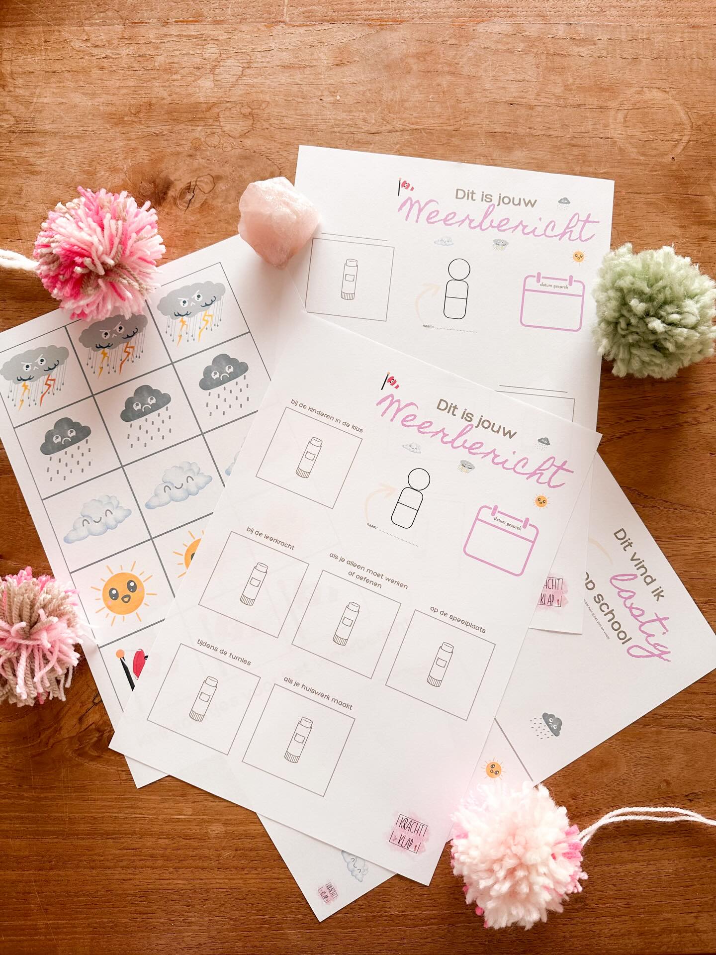 Organiseer jij binnenkort nog eens een kindcontact in jouw klas? Of heb je een intake-gesprek als kindprofessional in jouw praktijk?
Dan kan deze gespreksondersteuner jou misschien wel helpen! ☀️
Geef het kind de kans om zijn of haar eigen weerbericht uit te werken op basis van hun innerlijke beleving. De visuele ondersteuning helpt hen om dingen -samen met jou- in beeld en onder woorden te brengen.
Instant link naar het document in de webshop? Reageer WEERBERICHT en ik stuur het naar jou toe. 🌈
#onderwijs #kinderen #groeimindset #leerkracht #kindgesprek kindprofessional