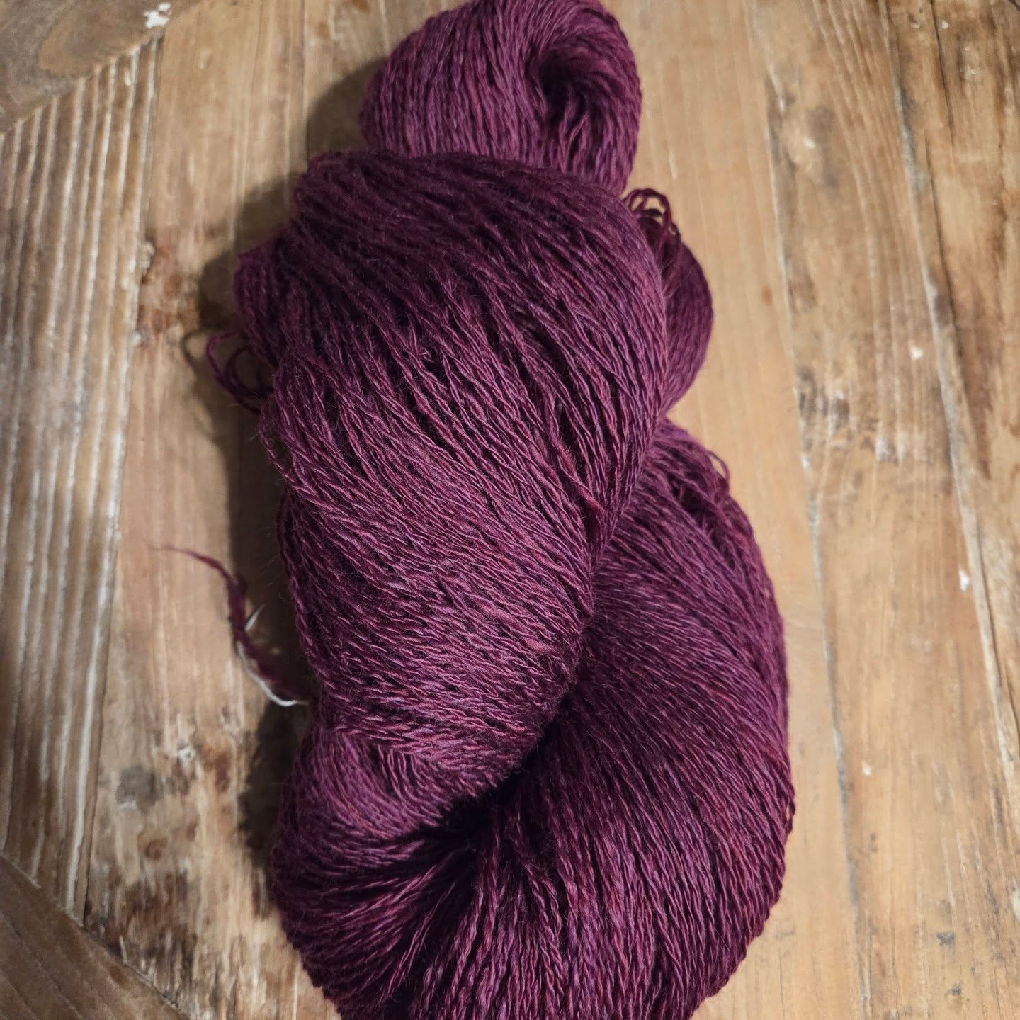 Omg! I can't believe my first skein of yarn is ready to take a bath! 🤩🥳🥰
Looks like 26-28 wpi, which is a finer ingredient weight yarn. This is what I was aiming for.
It's uneven, it's far from perfect and I absolutely love it! 😍😍😍
Visited @dubiworld lovely studio today in Pardes Hanna for some blue shades of Merino and Superfine Merino fibers and I can't wait to spin me next yarn 💃💃💃
.
.
.
#handspun #makingyarn #spinningyarn #myfirsthandspun #spinningnewbie