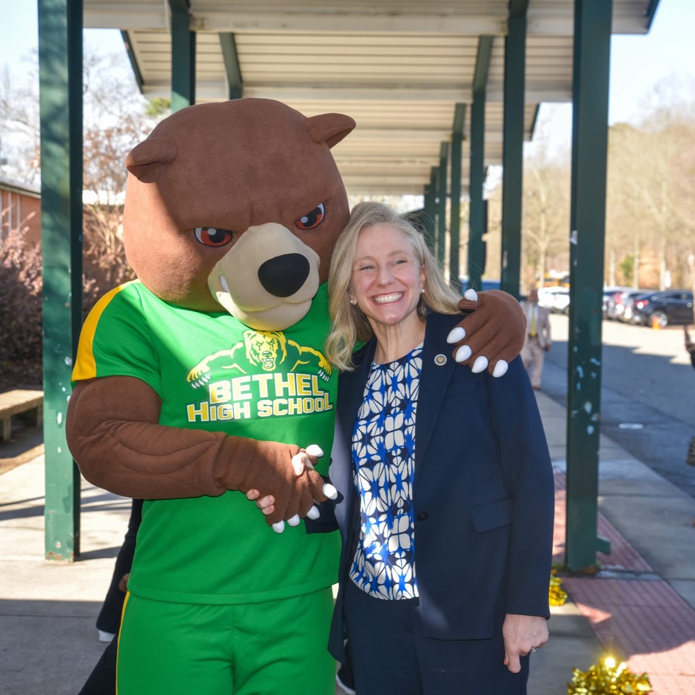 🐻💚 Bruin Connections!
Today we had the opportunity to welcome some special visitors to Bethel High School — including Virginia’s newly inaugurated Governor Abigail Spanberger, Secretary of Education Dr. Smith, and State Superintendent Jenna Conway.
And of course… Bruno made sure to give a proper Bruin welcome. 😌
More highlights and a full recap coming soon, but for now check out this Bruin connection moment.
#BruinPride #1067 #WeAreHCS #BethelHighSchool #BruinConnections