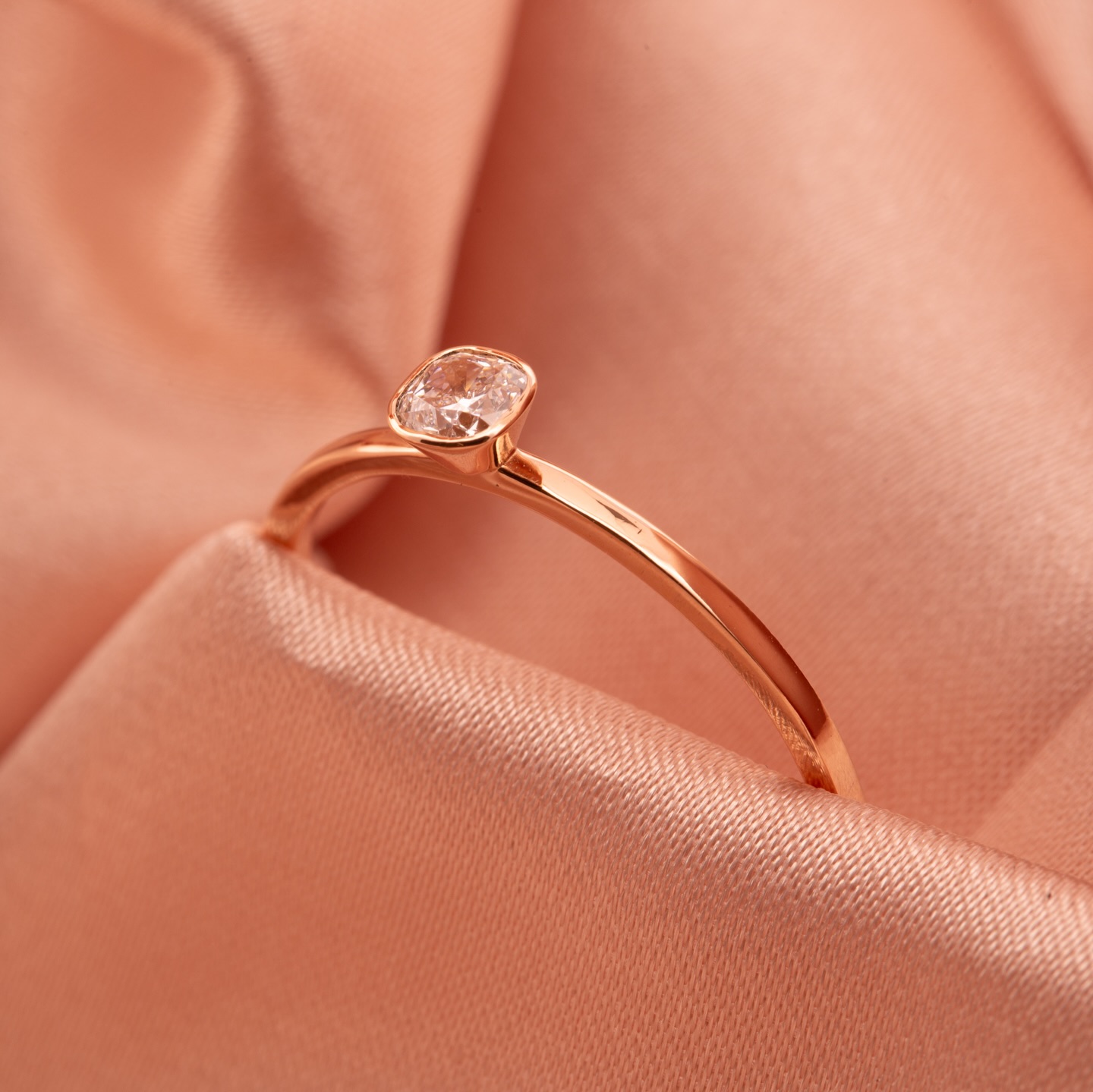 Diamant in Roségold gefasst.
Neu hier im Atelier Vincent Kiefer für Dich entworfen und angefertigt.
.
.
.
#ateliervincentkiefer #handgemacht